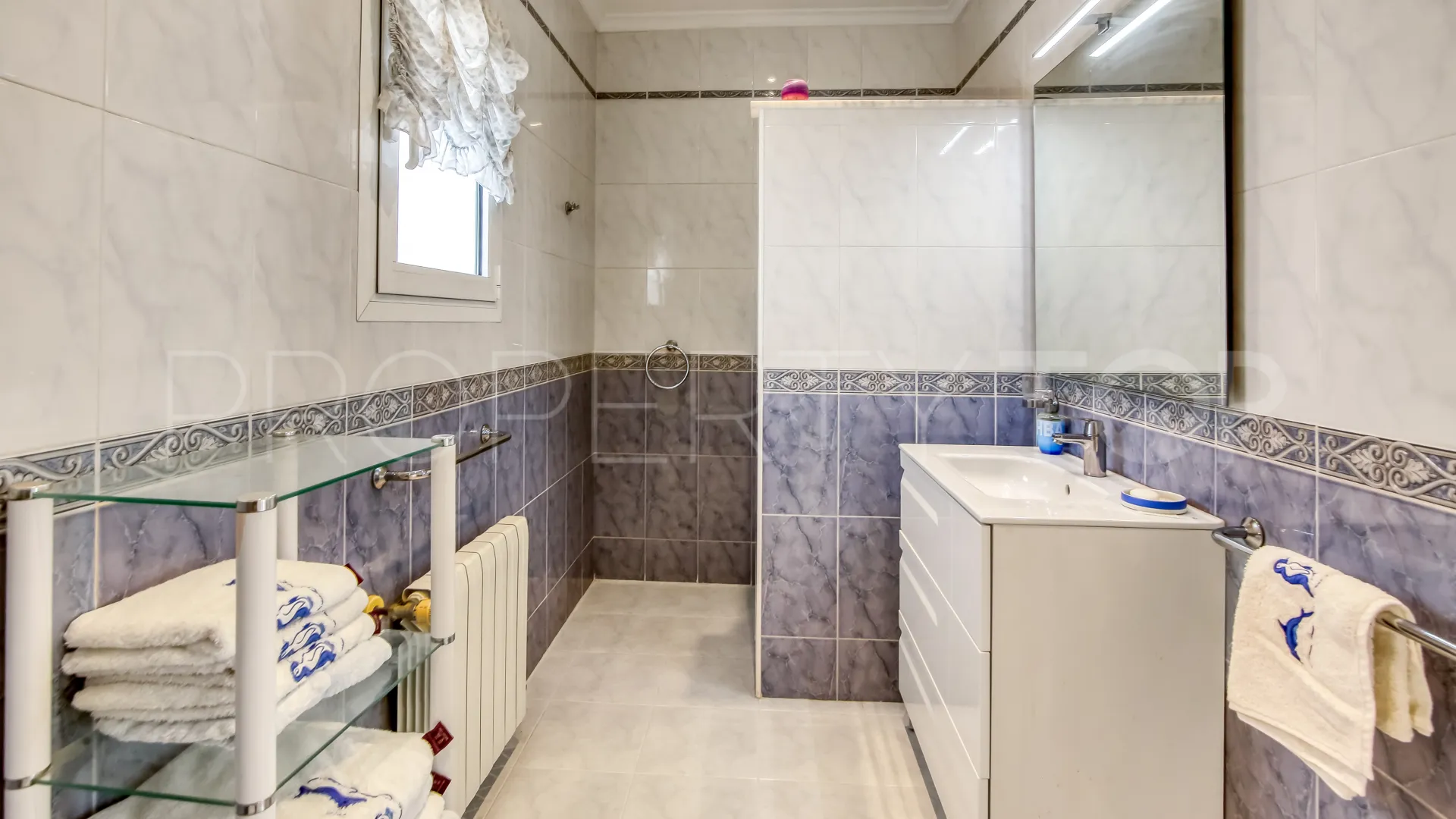 Villa en venta con 5 dormitorios en Moraira