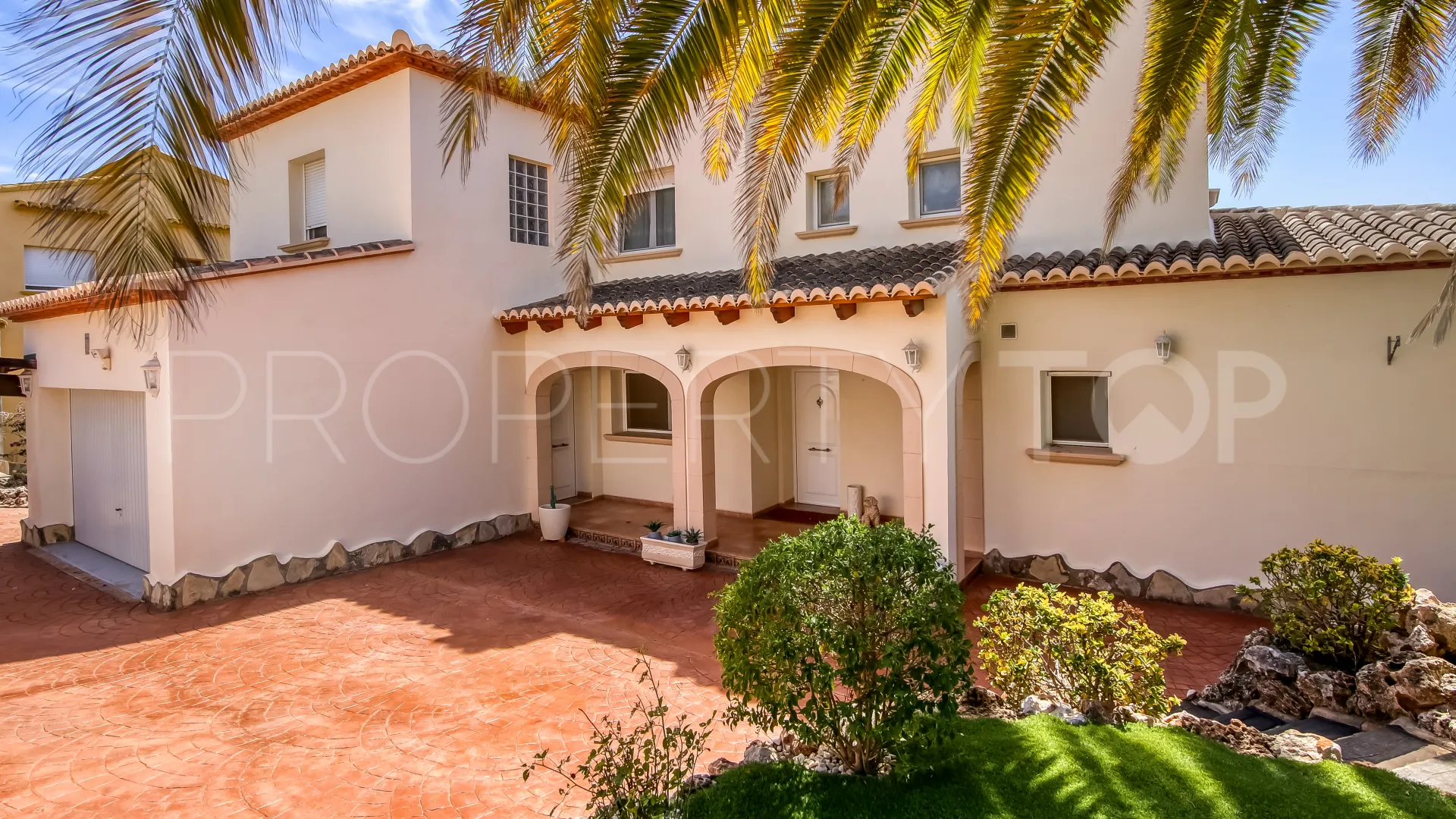 Villa en venta con 5 dormitorios en Moraira