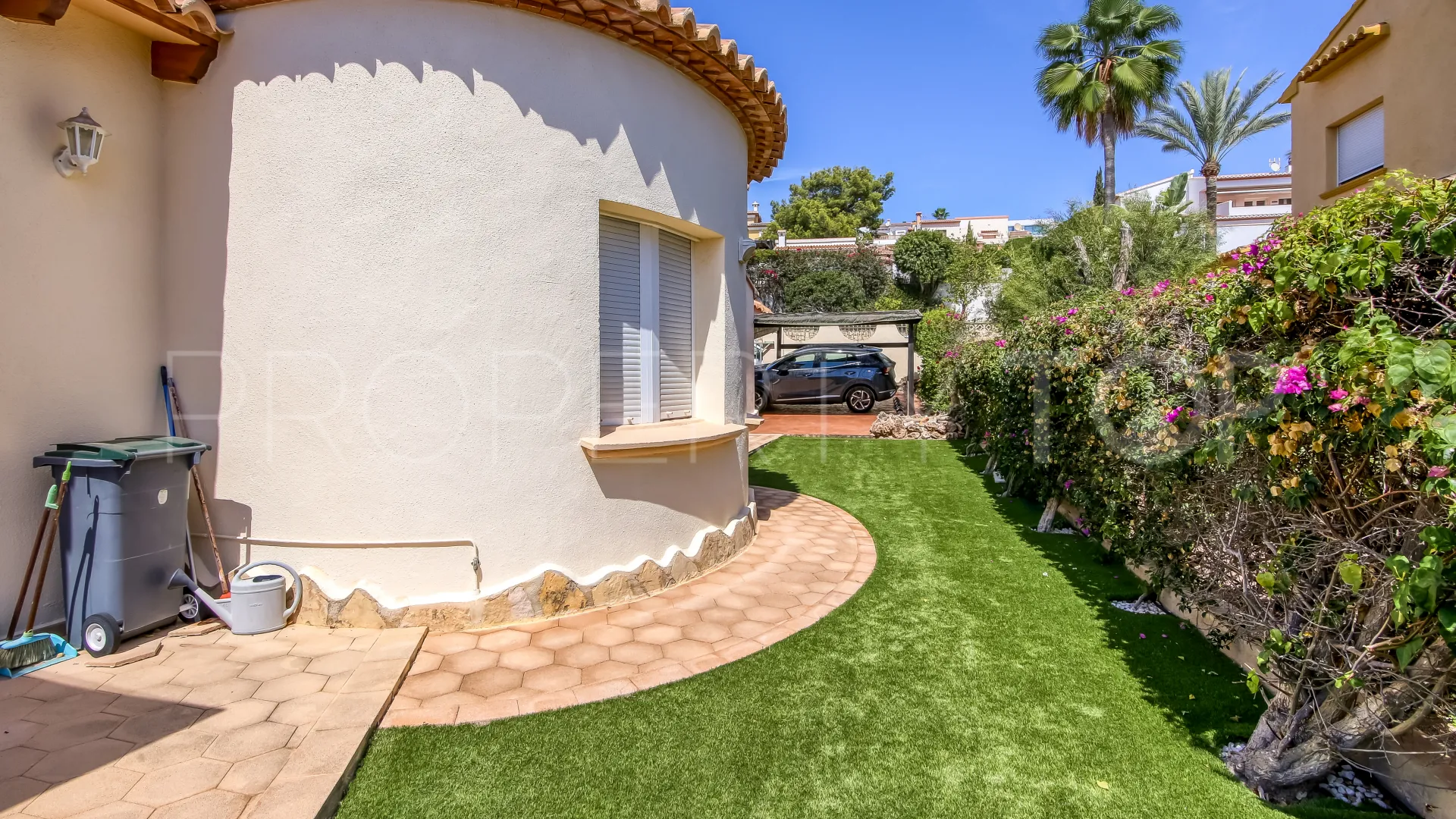 Villa en venta con 5 dormitorios en Moraira
