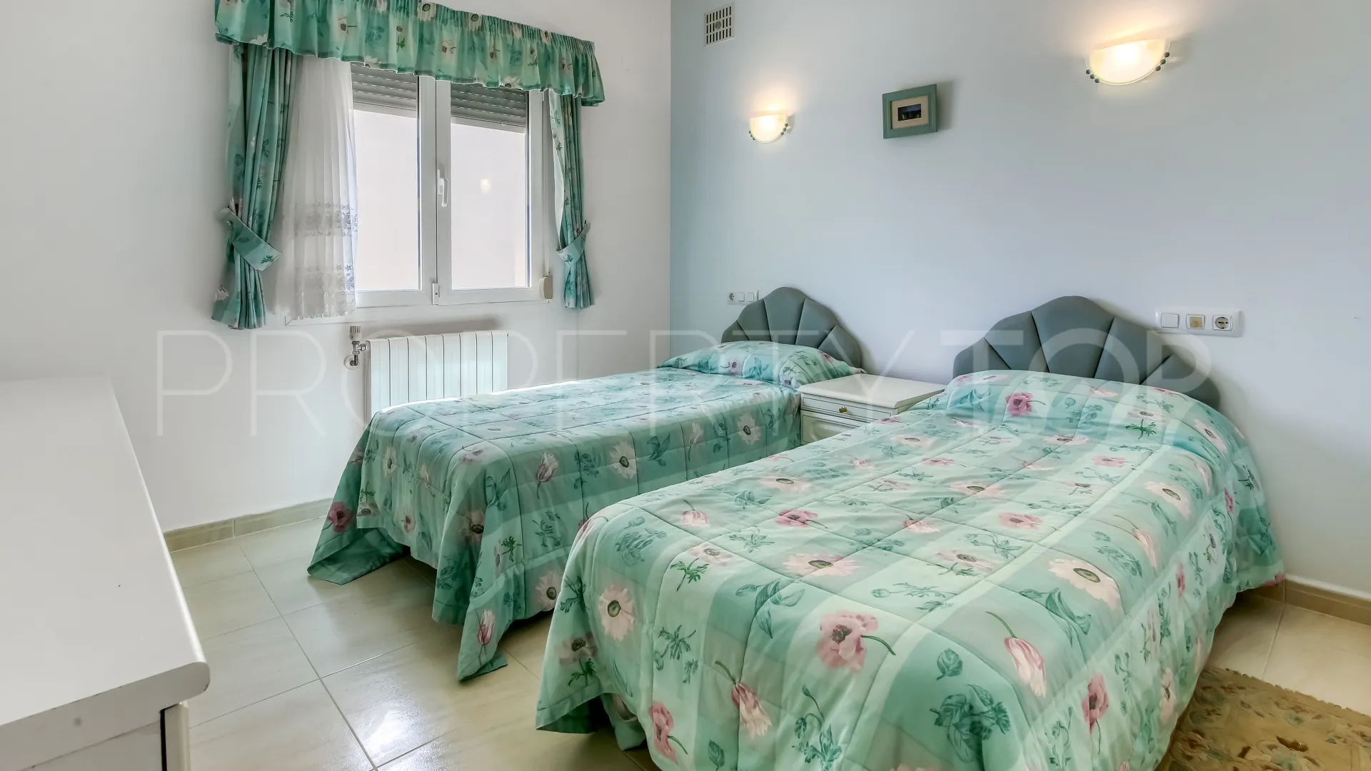 Villa en venta con 5 dormitorios en Moraira