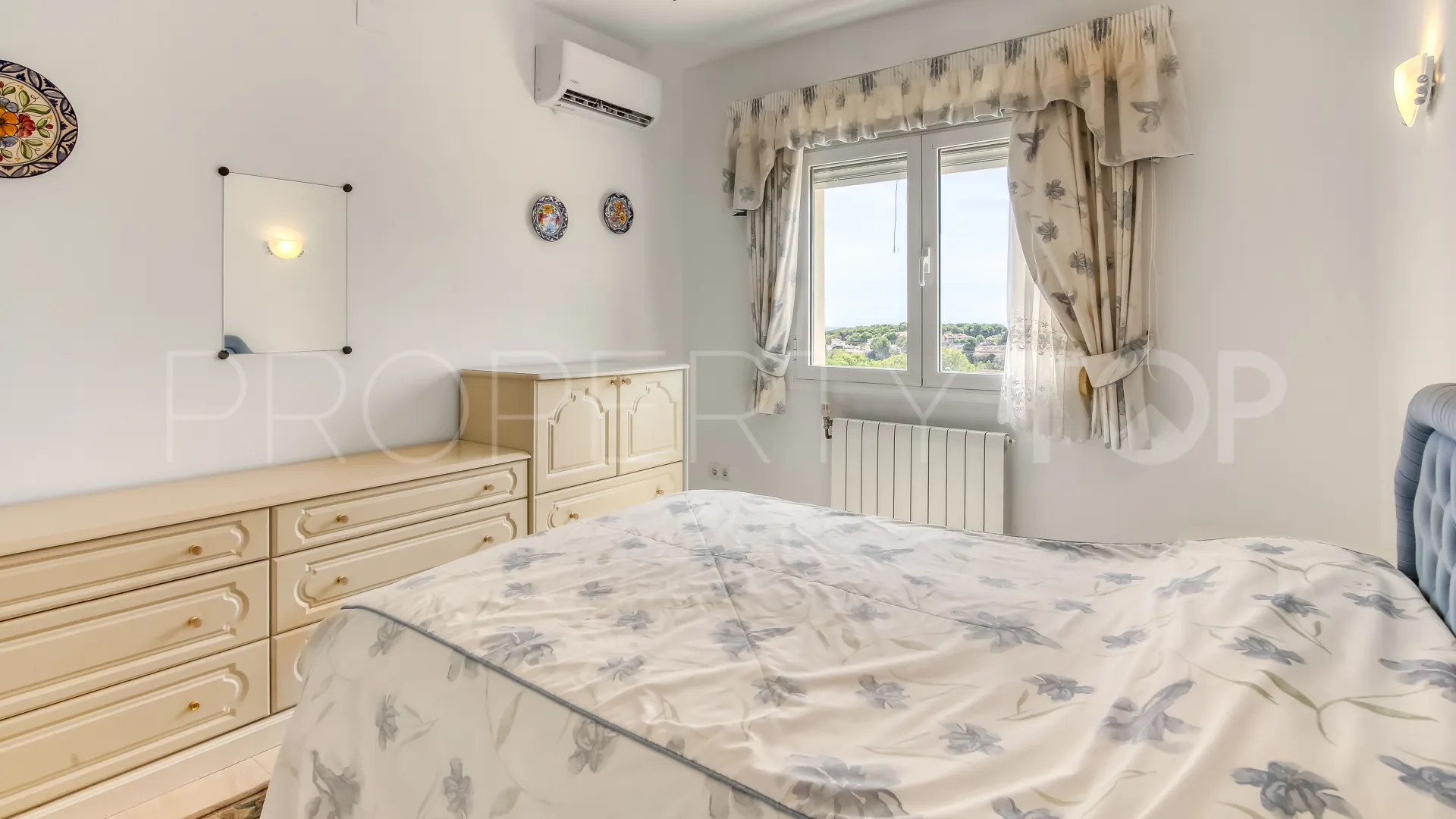Villa en venta con 5 dormitorios en Moraira