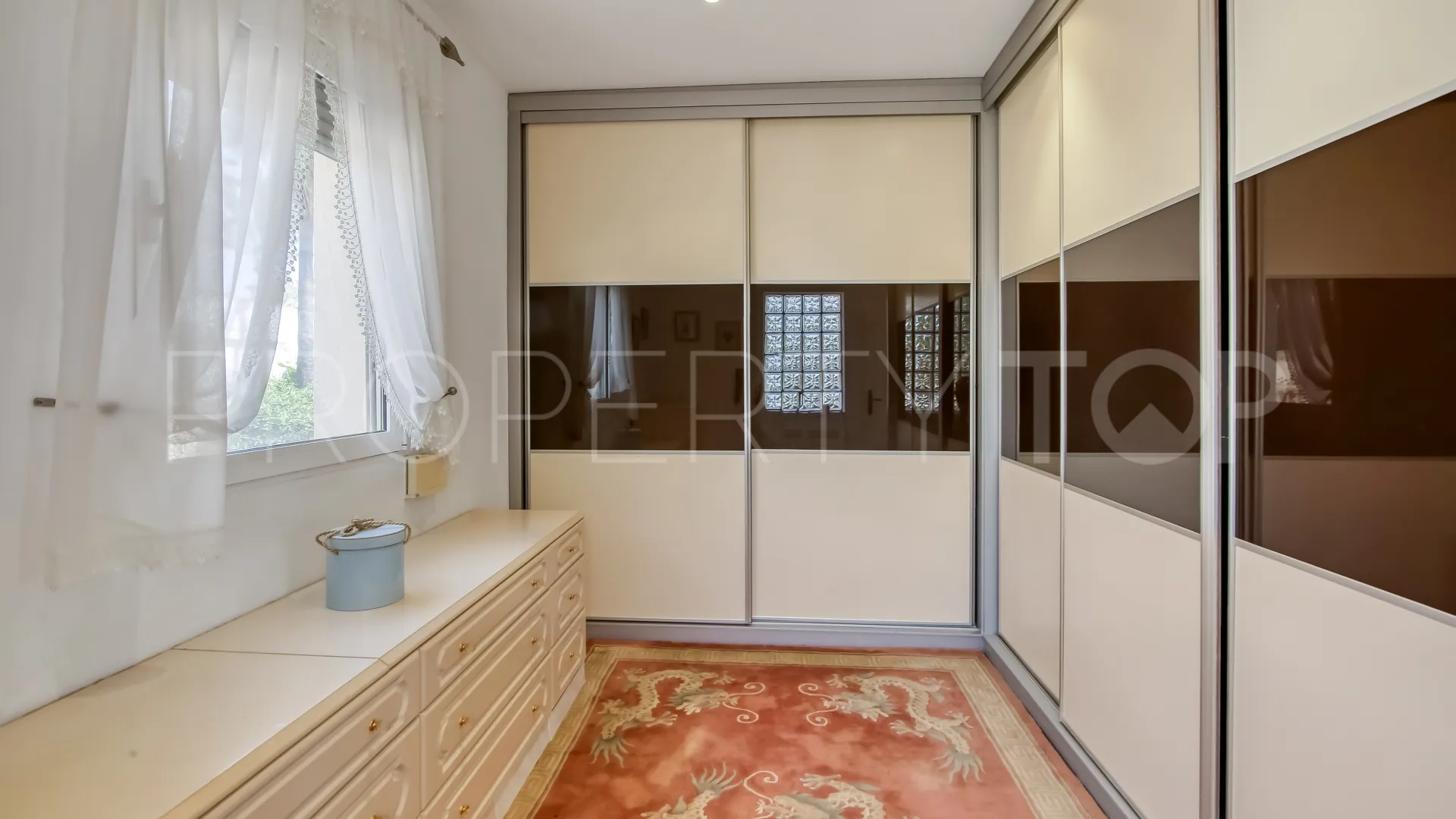 Villa en venta con 5 dormitorios en Moraira