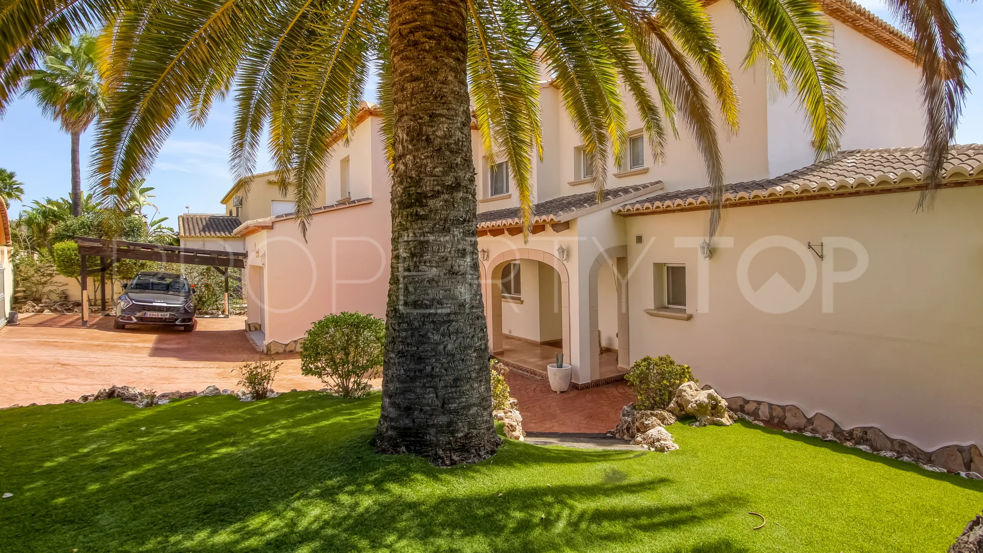 Villa en venta con 5 dormitorios en Moraira