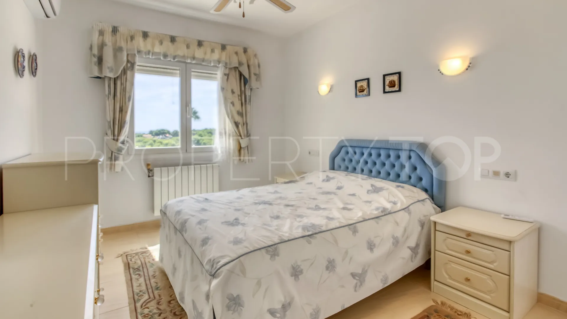 Villa en venta con 5 dormitorios en Moraira