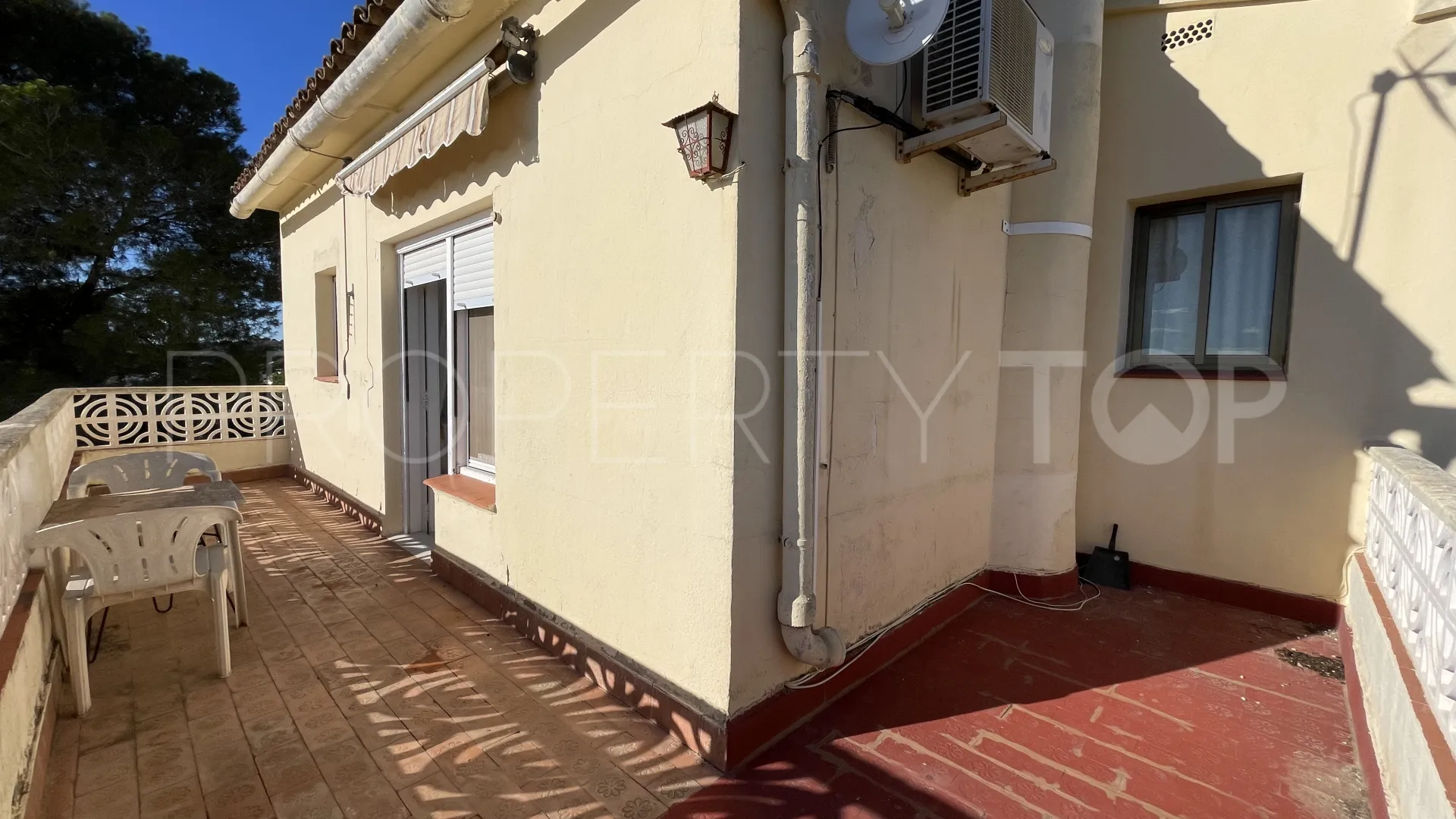 Buy villa in Moraira