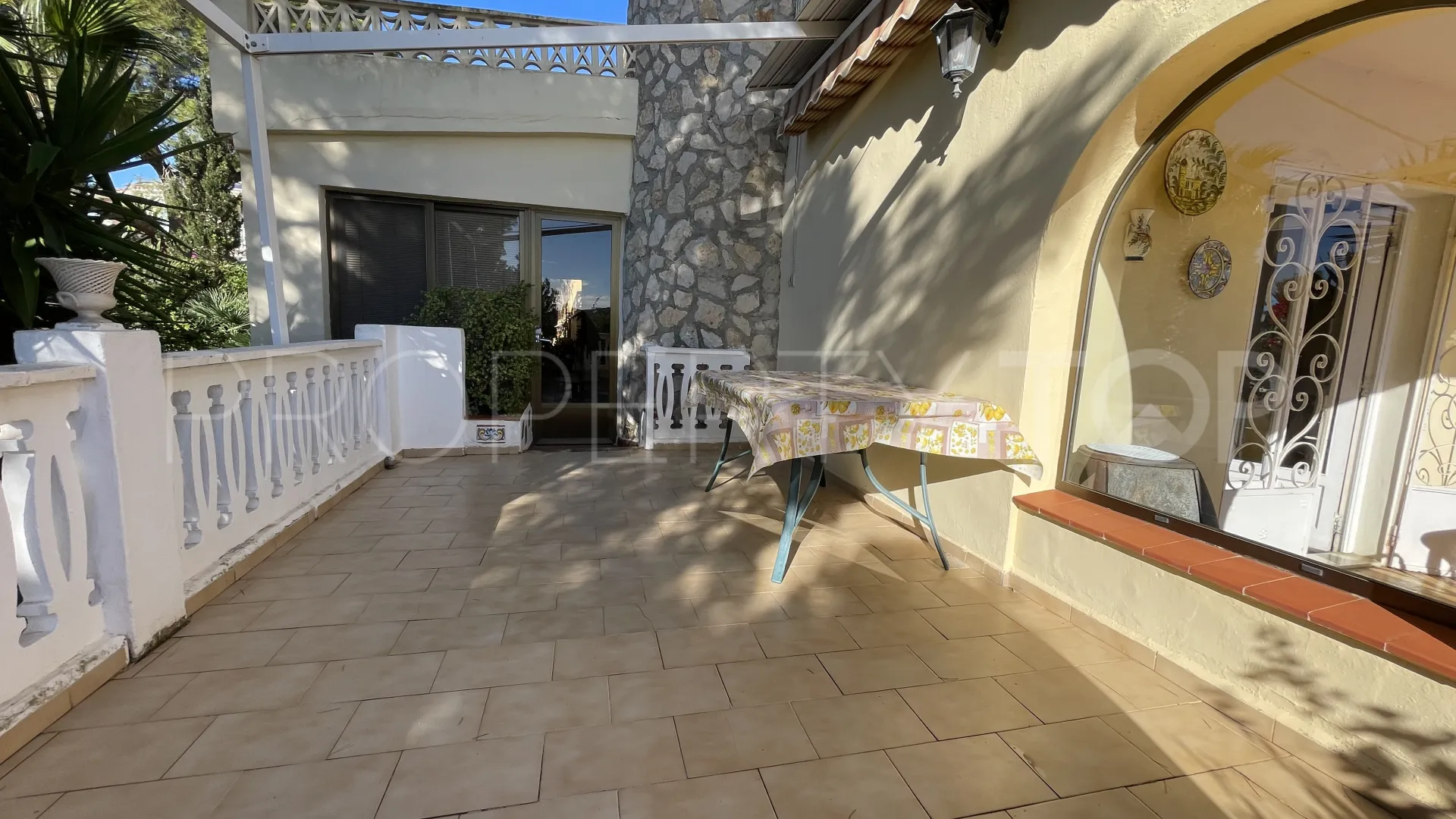Buy villa in Moraira
