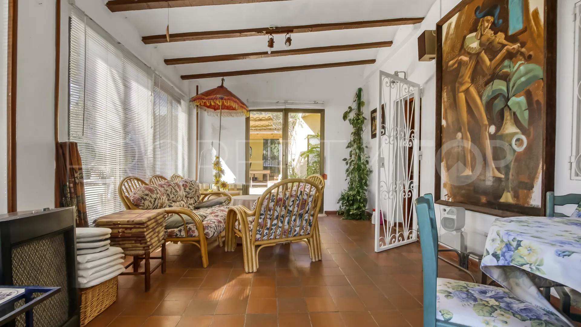 Buy villa in Moraira