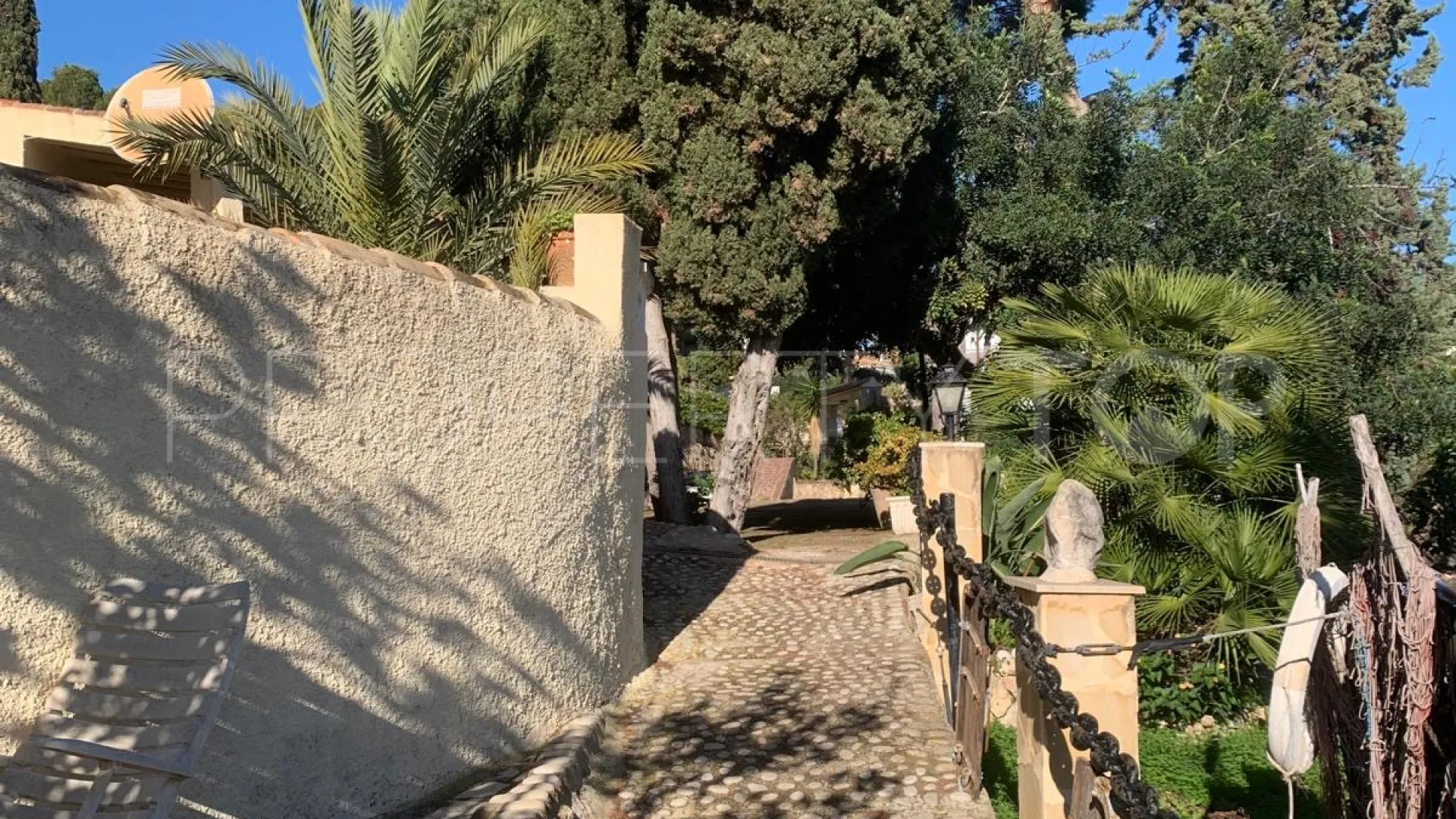 Buy villa in Moraira