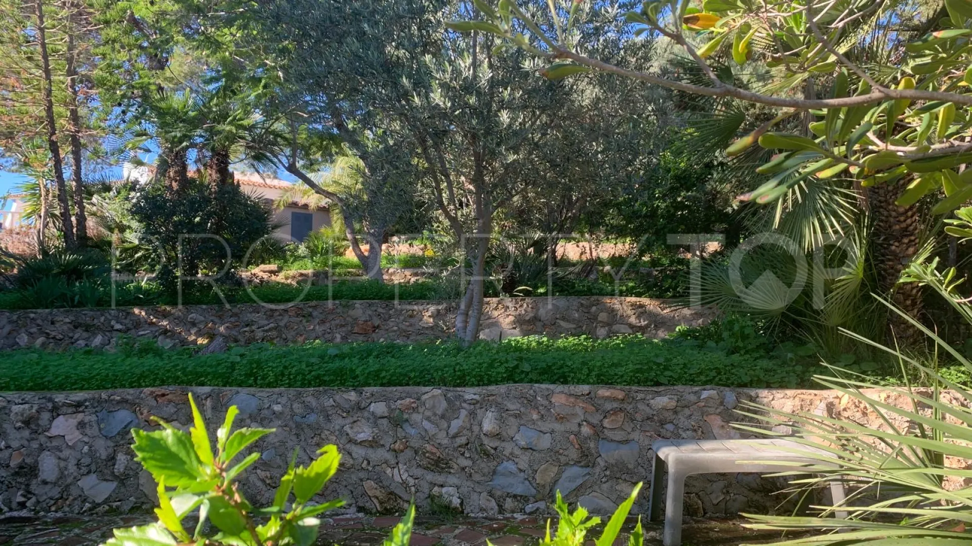 Buy villa in Moraira