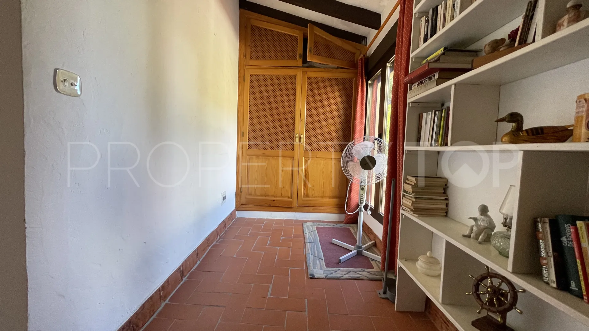 Buy villa in Moraira