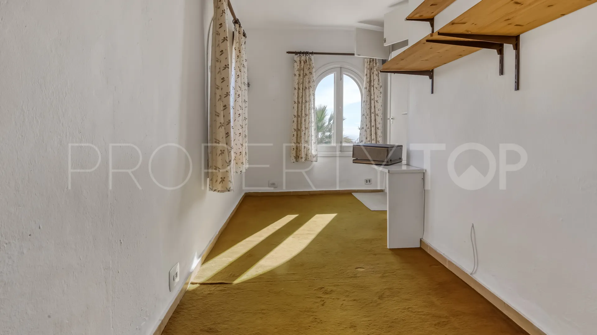 Buy villa in Moraira