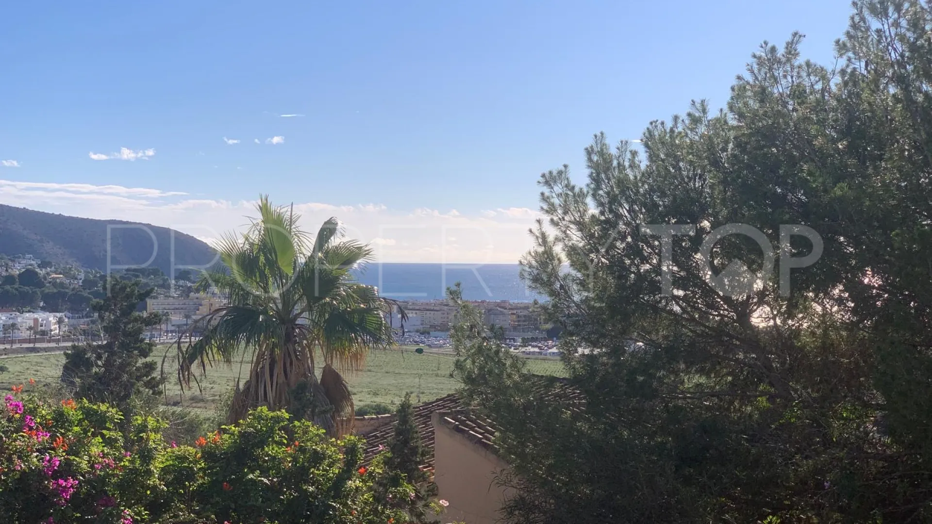 Buy villa in Moraira