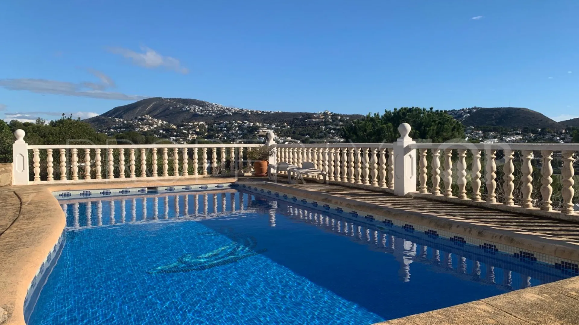 Buy villa in Moraira