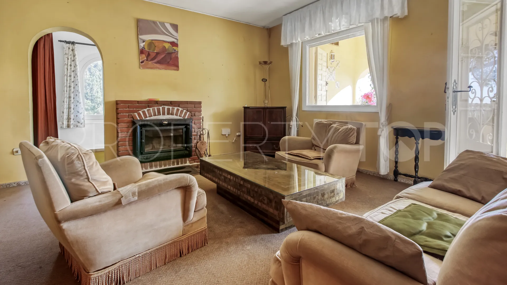 Buy villa in Moraira