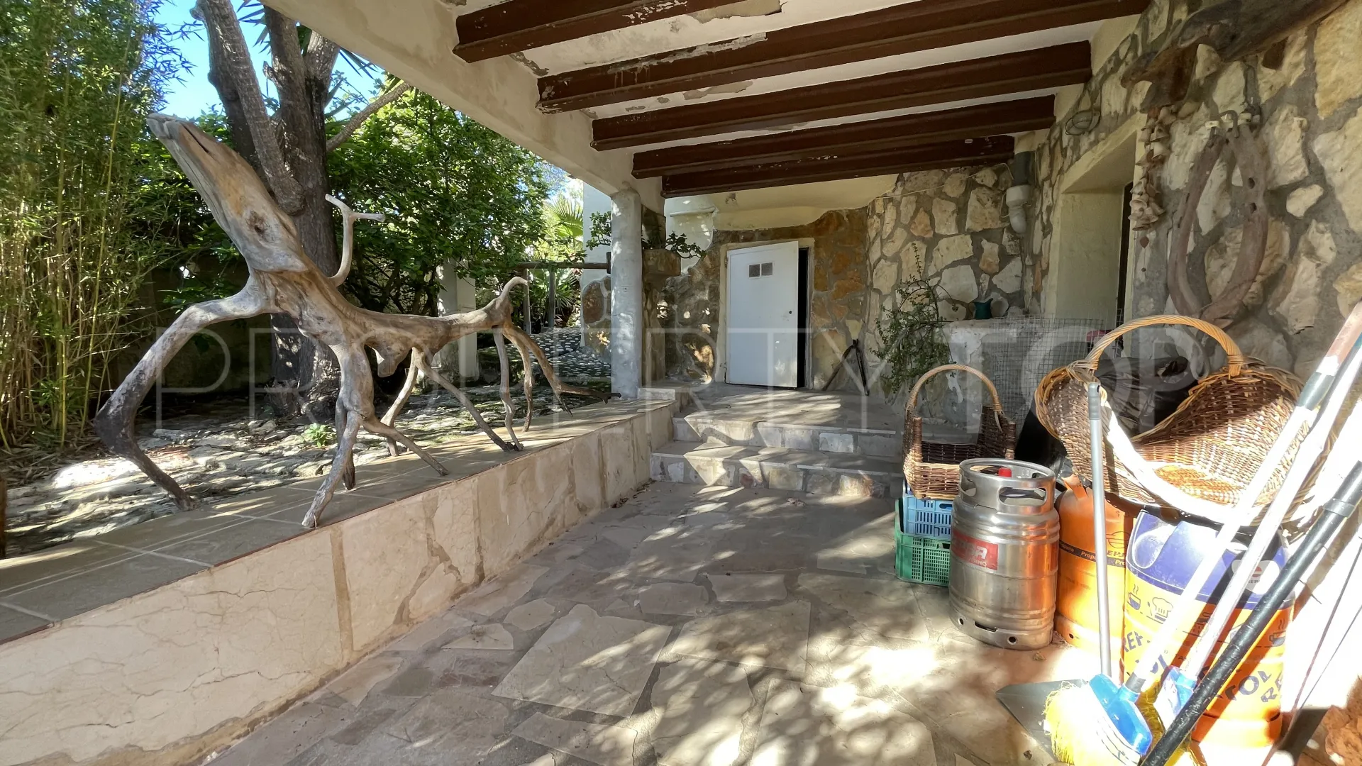 Buy villa in Moraira