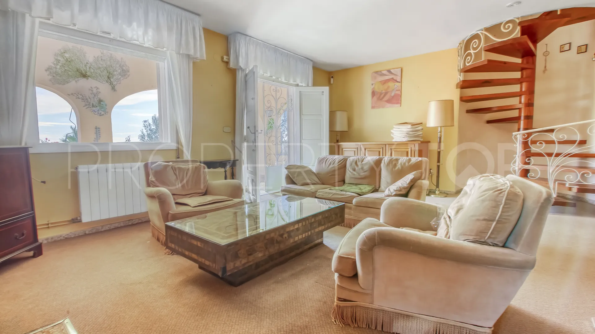 Buy villa in Moraira