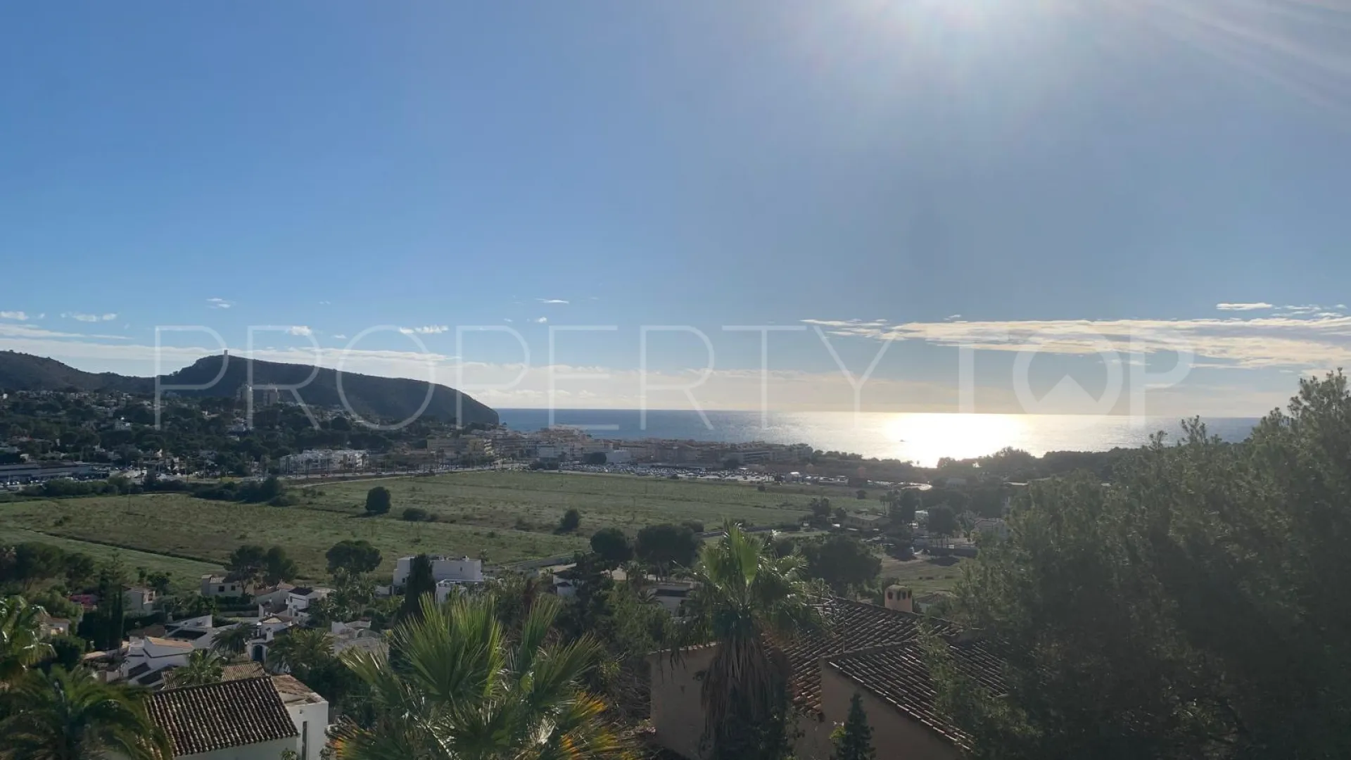Buy villa in Moraira