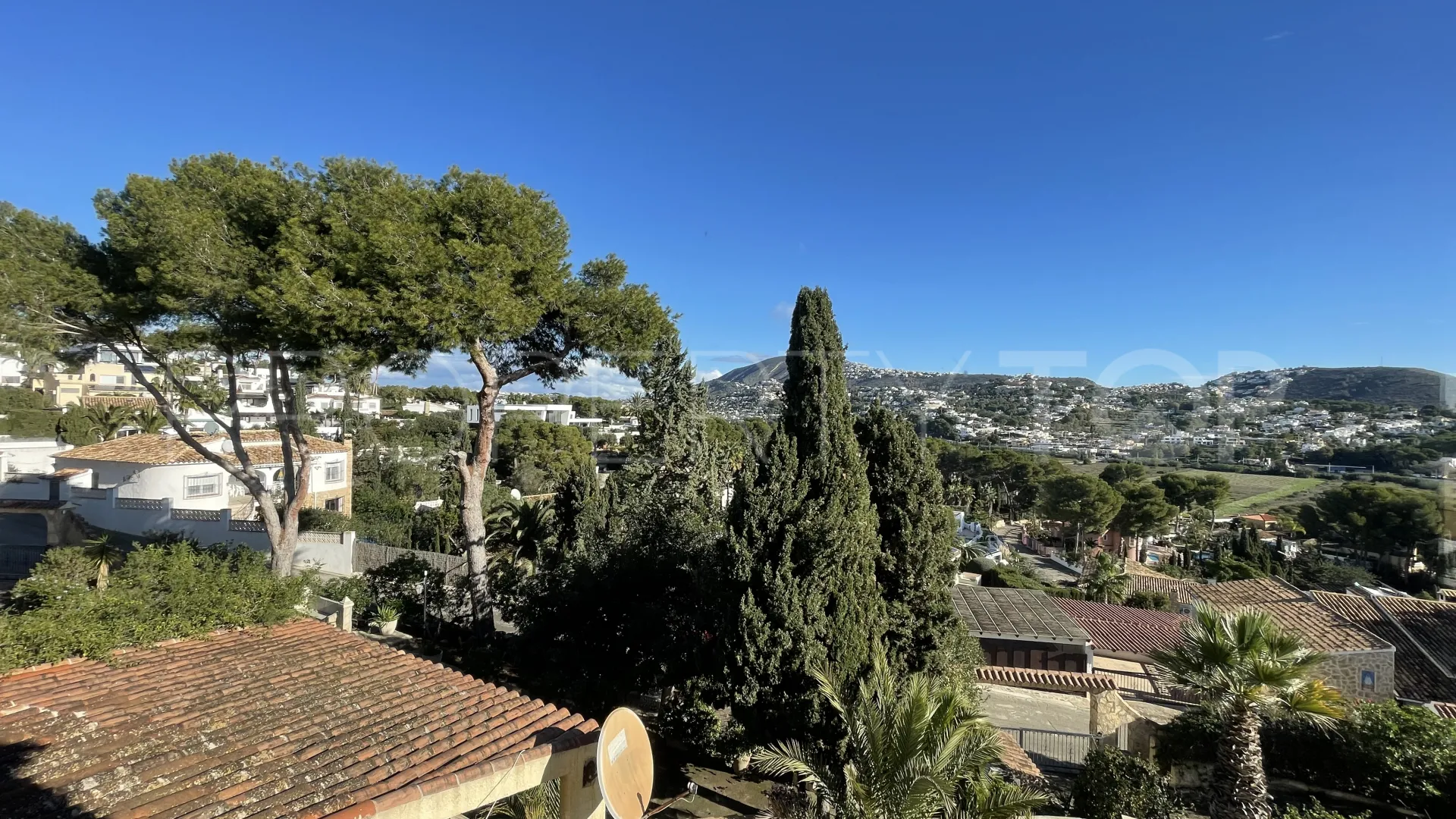 Buy villa in Moraira