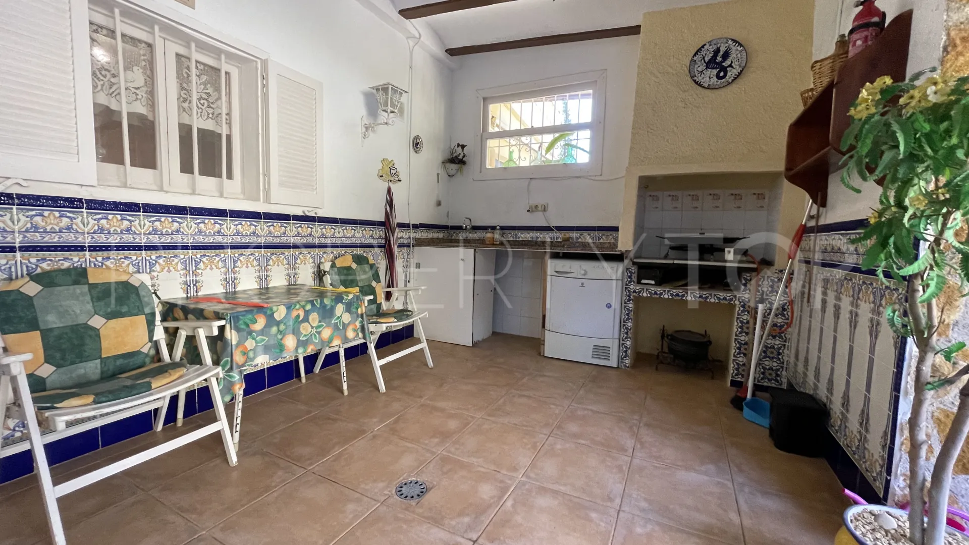 Buy villa in Moraira