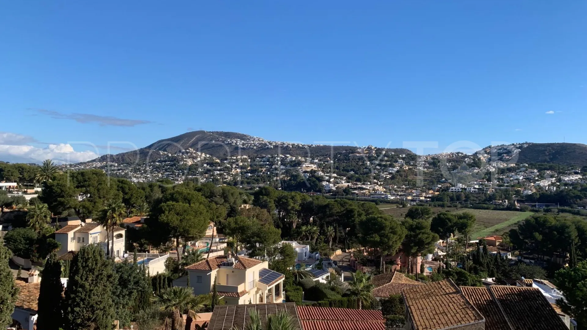 Buy villa in Moraira