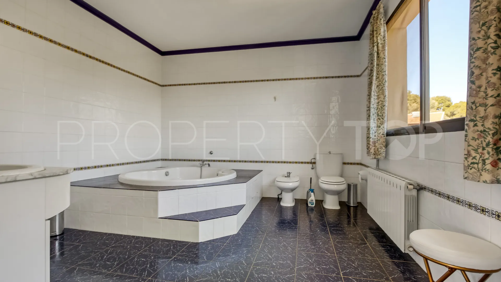 Buy villa in Moraira