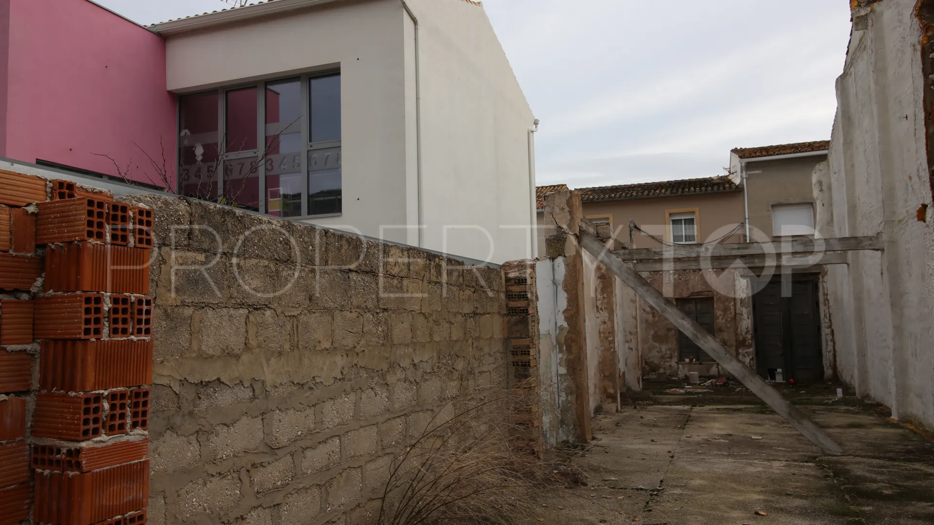 Tormos, parcela en venta de 4 dormitorios