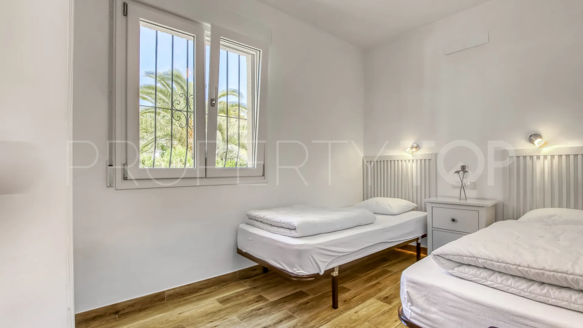 For sale villa in Moraira with 6 bedrooms