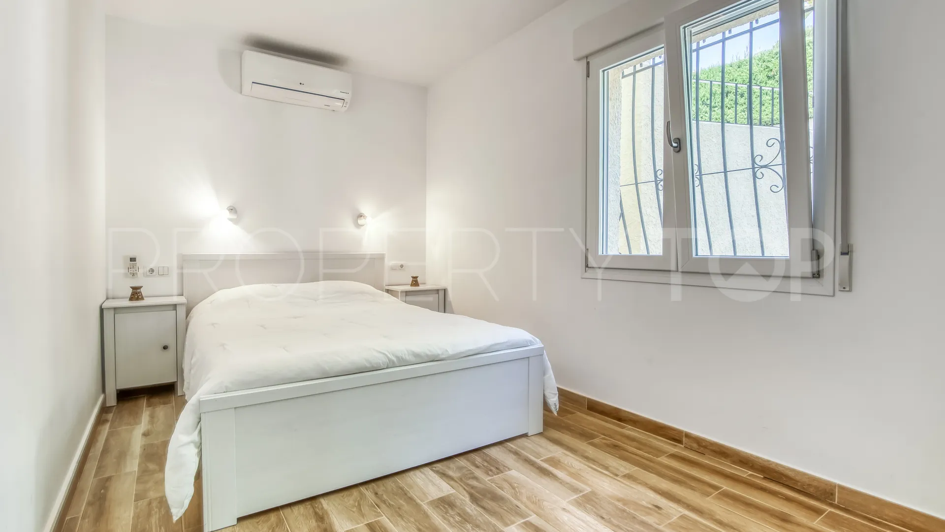 For sale villa in Moraira with 6 bedrooms