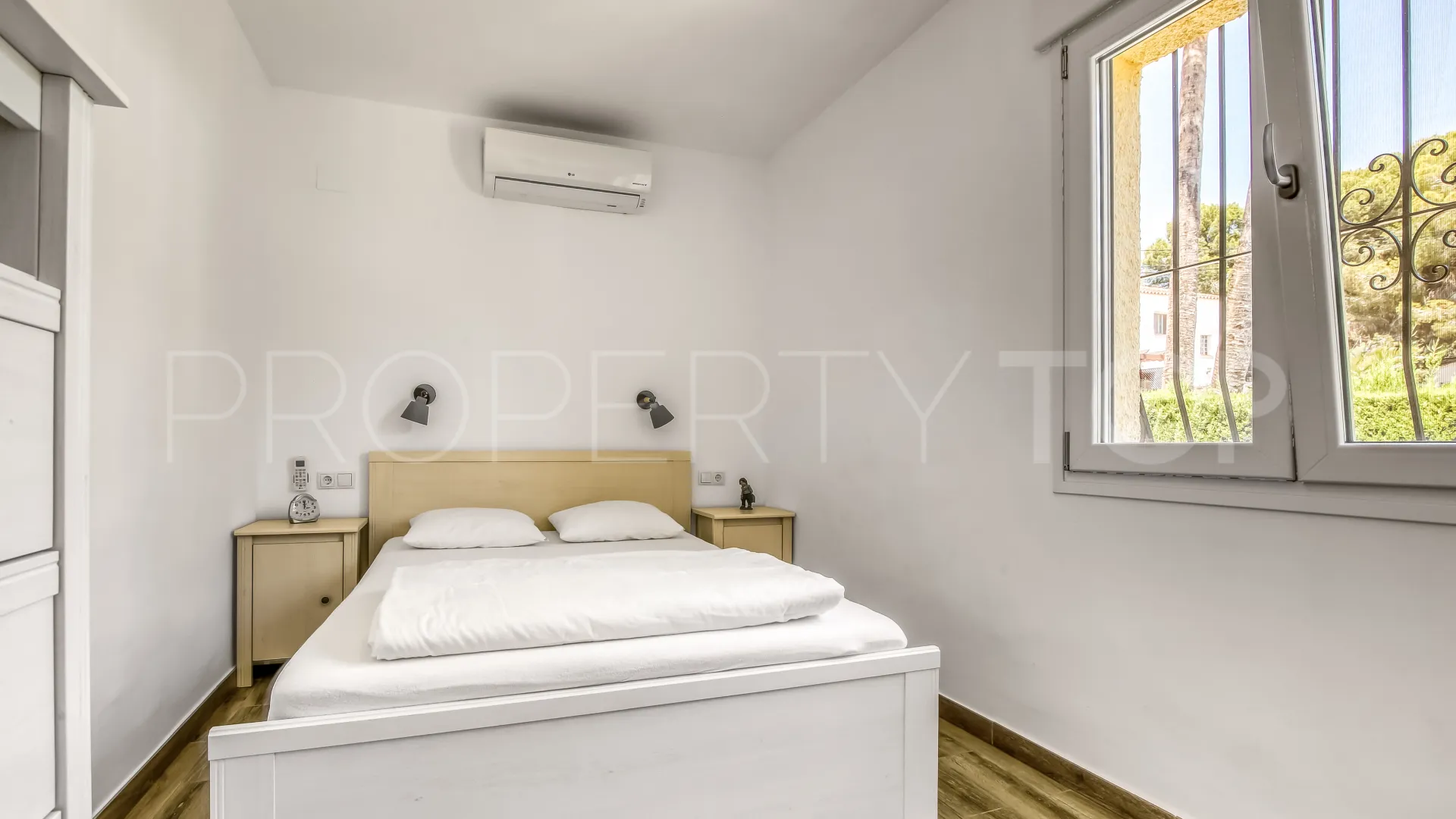 For sale villa in Moraira with 6 bedrooms