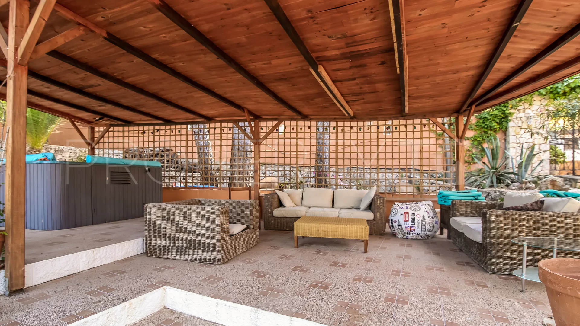 Hotel en venta en Oliva