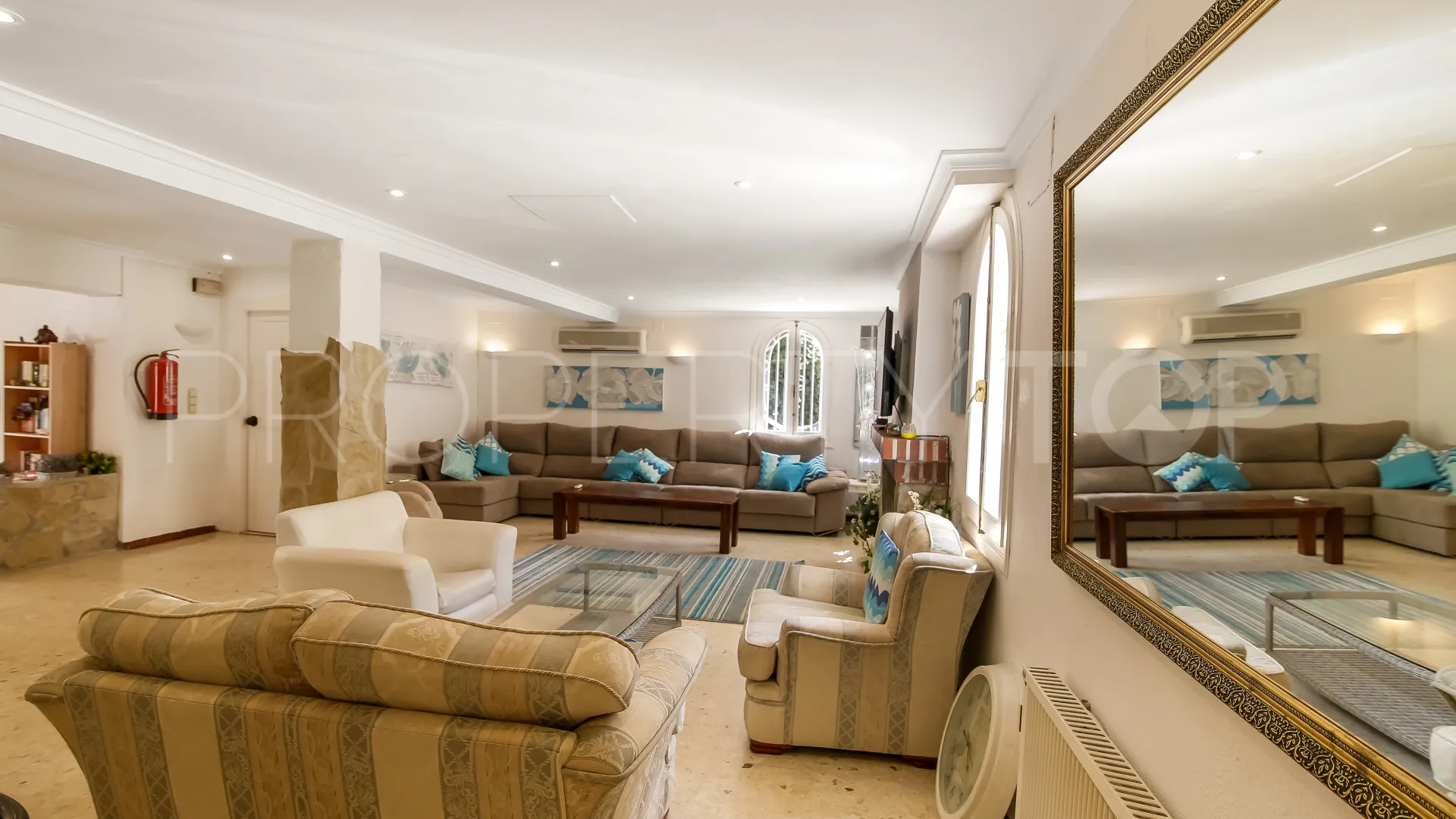 Hotel en venta en Oliva