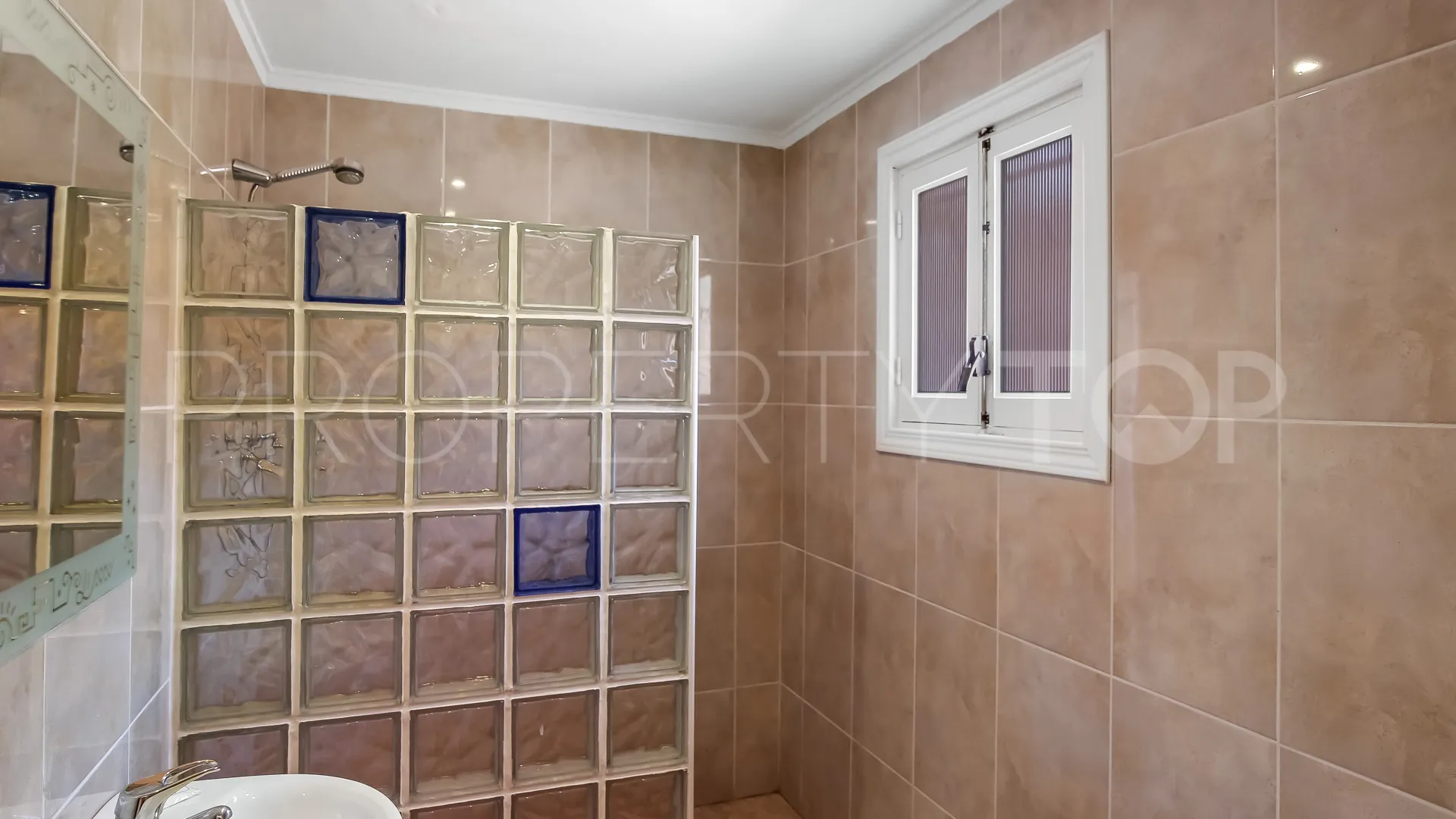 Hotel en venta en Oliva