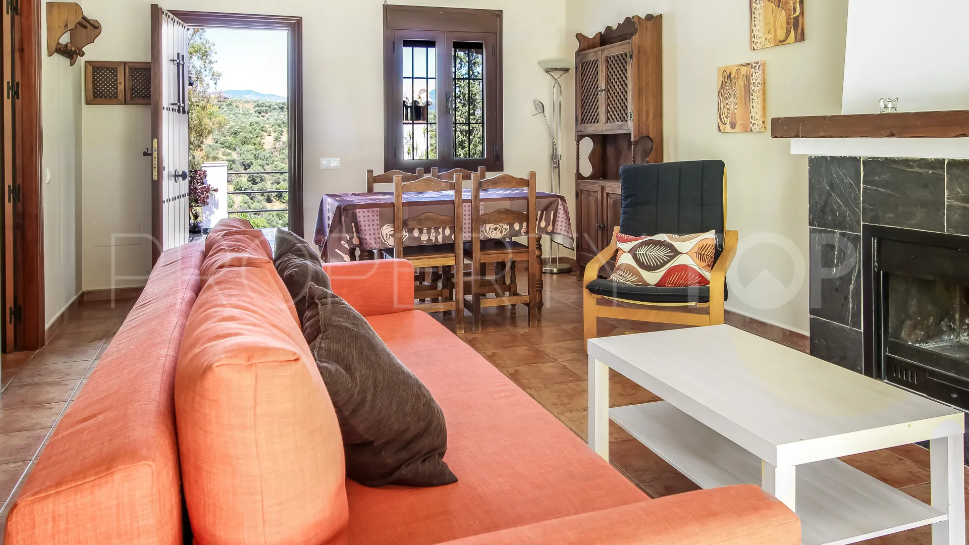 For sale Guaro commercial premises