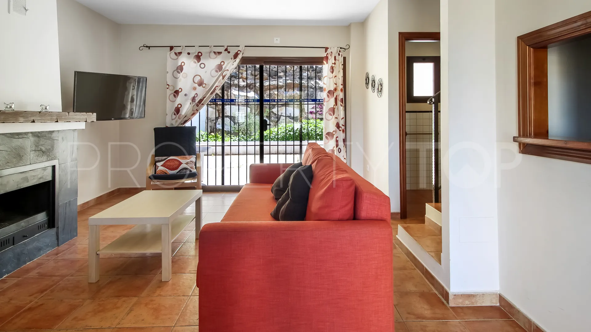 For sale Guaro commercial premises