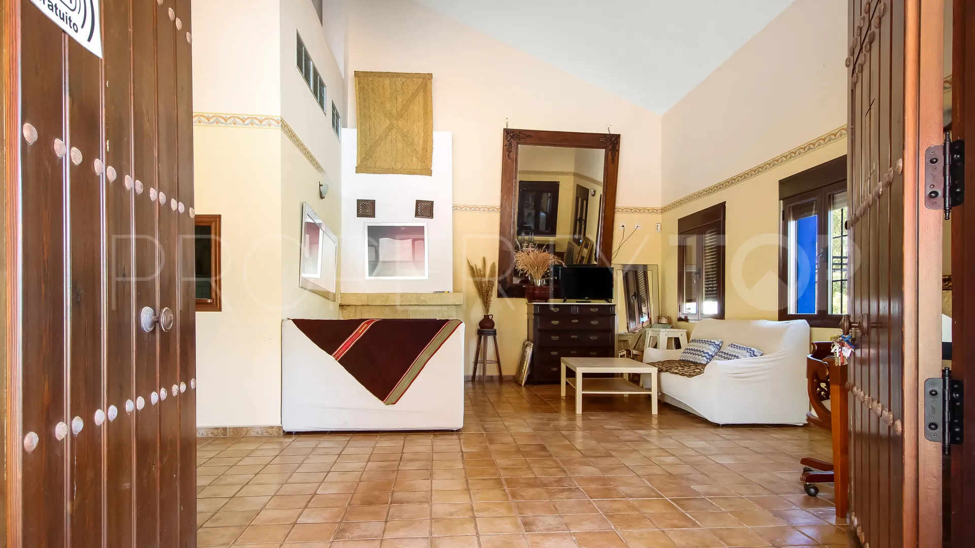For sale Guaro commercial premises