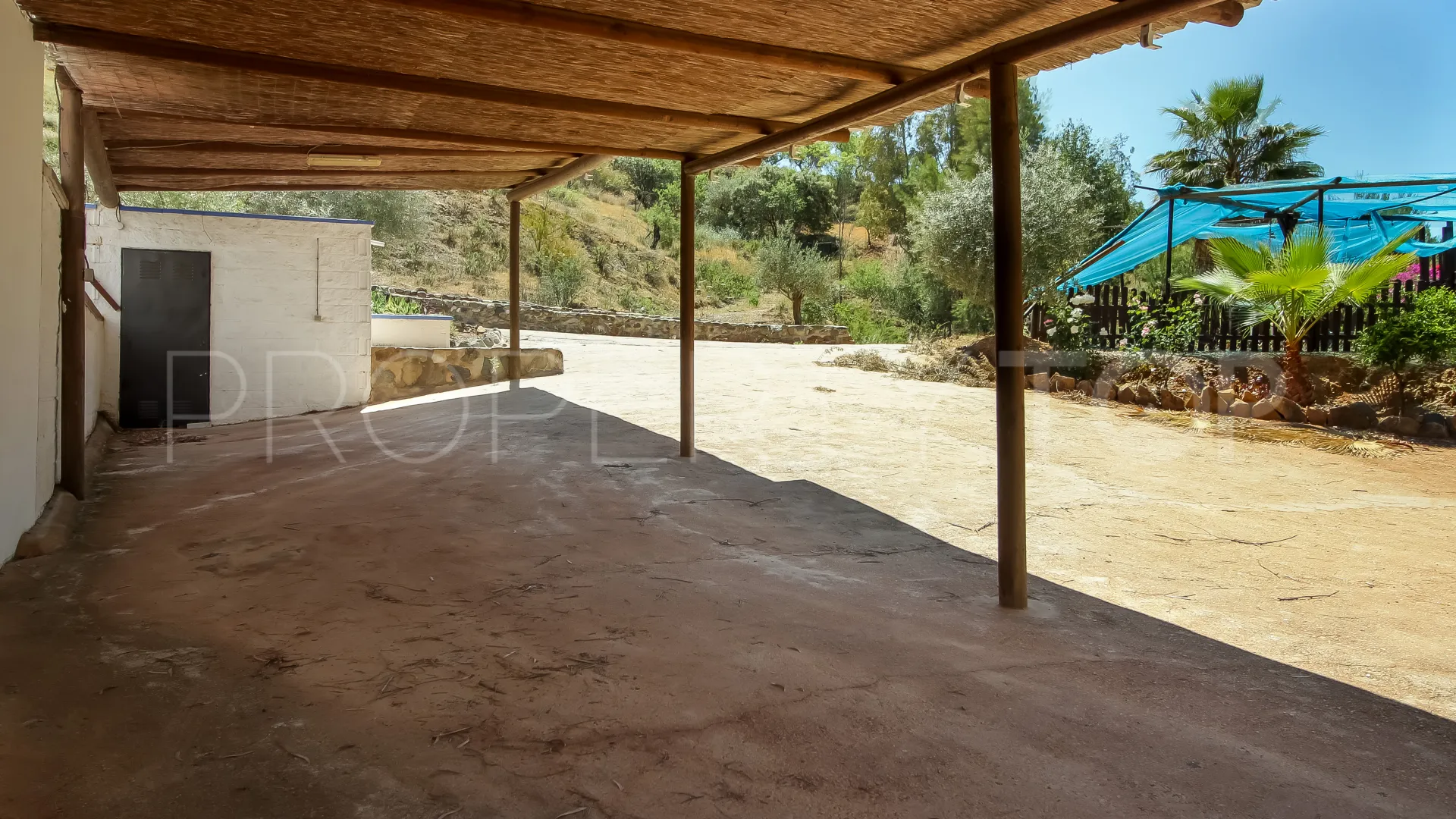 For sale Guaro commercial premises