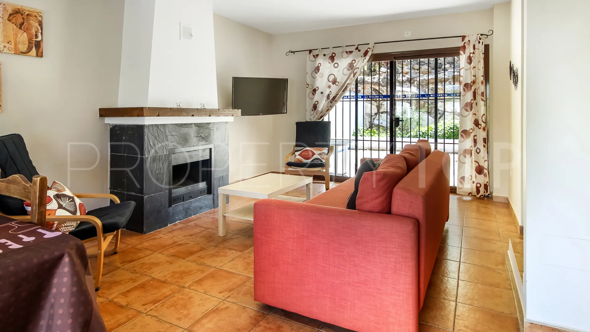 For sale Guaro commercial premises