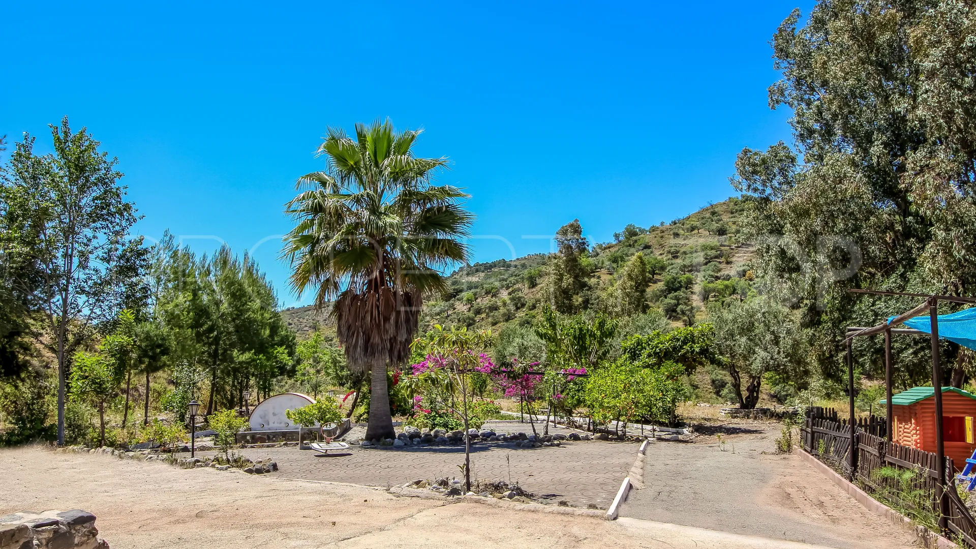 For sale Guaro commercial premises