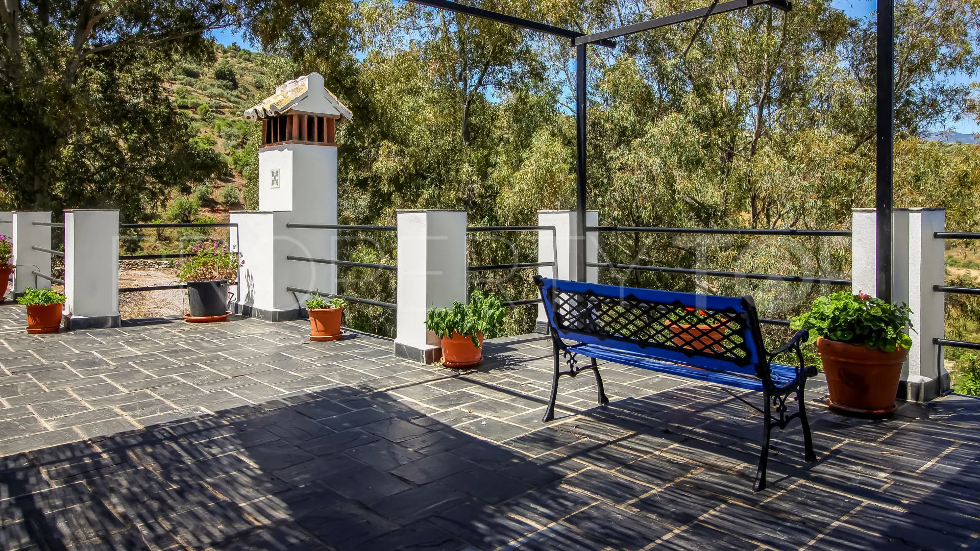 For sale Guaro commercial premises