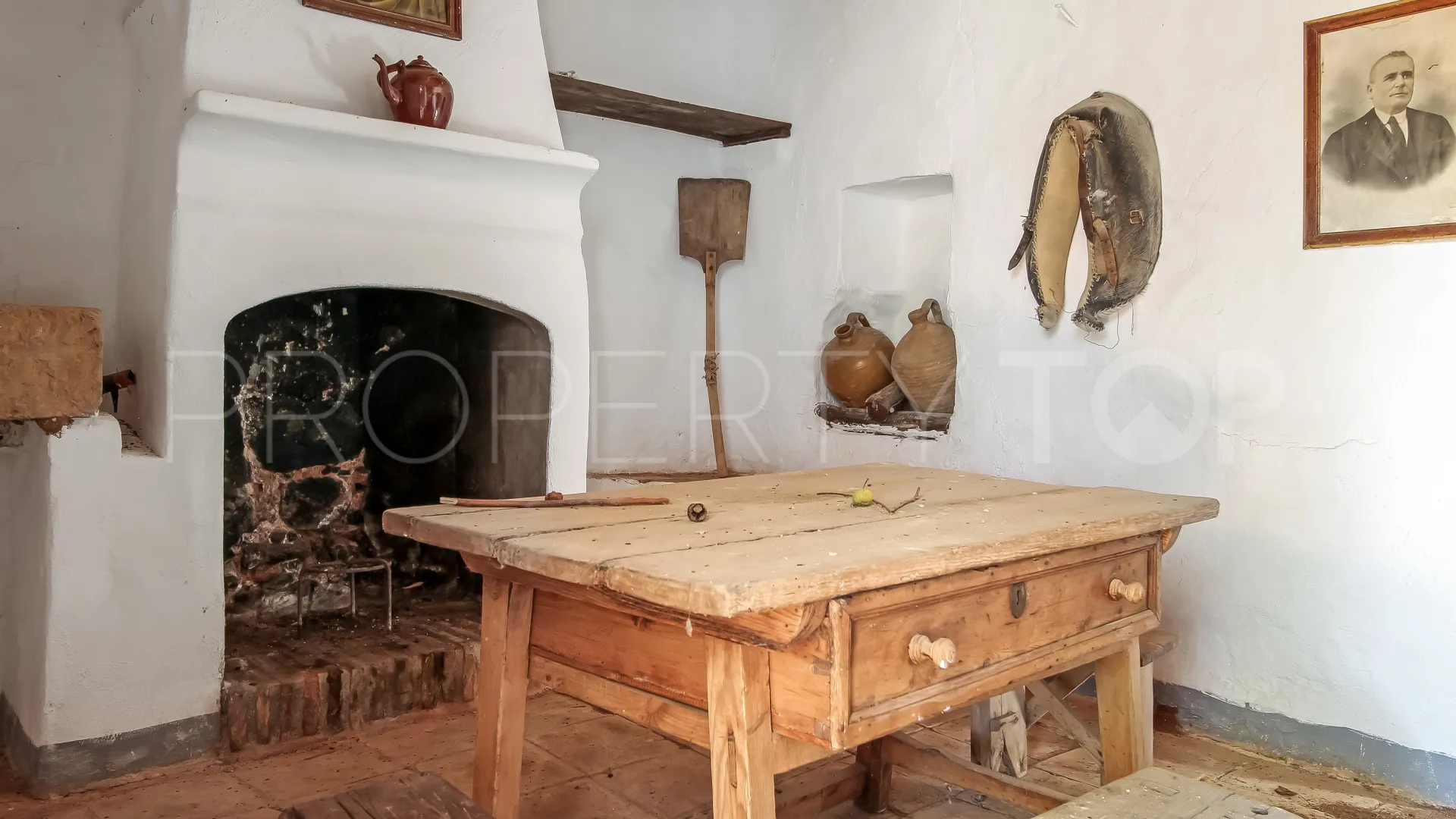 For sale Guaro commercial premises