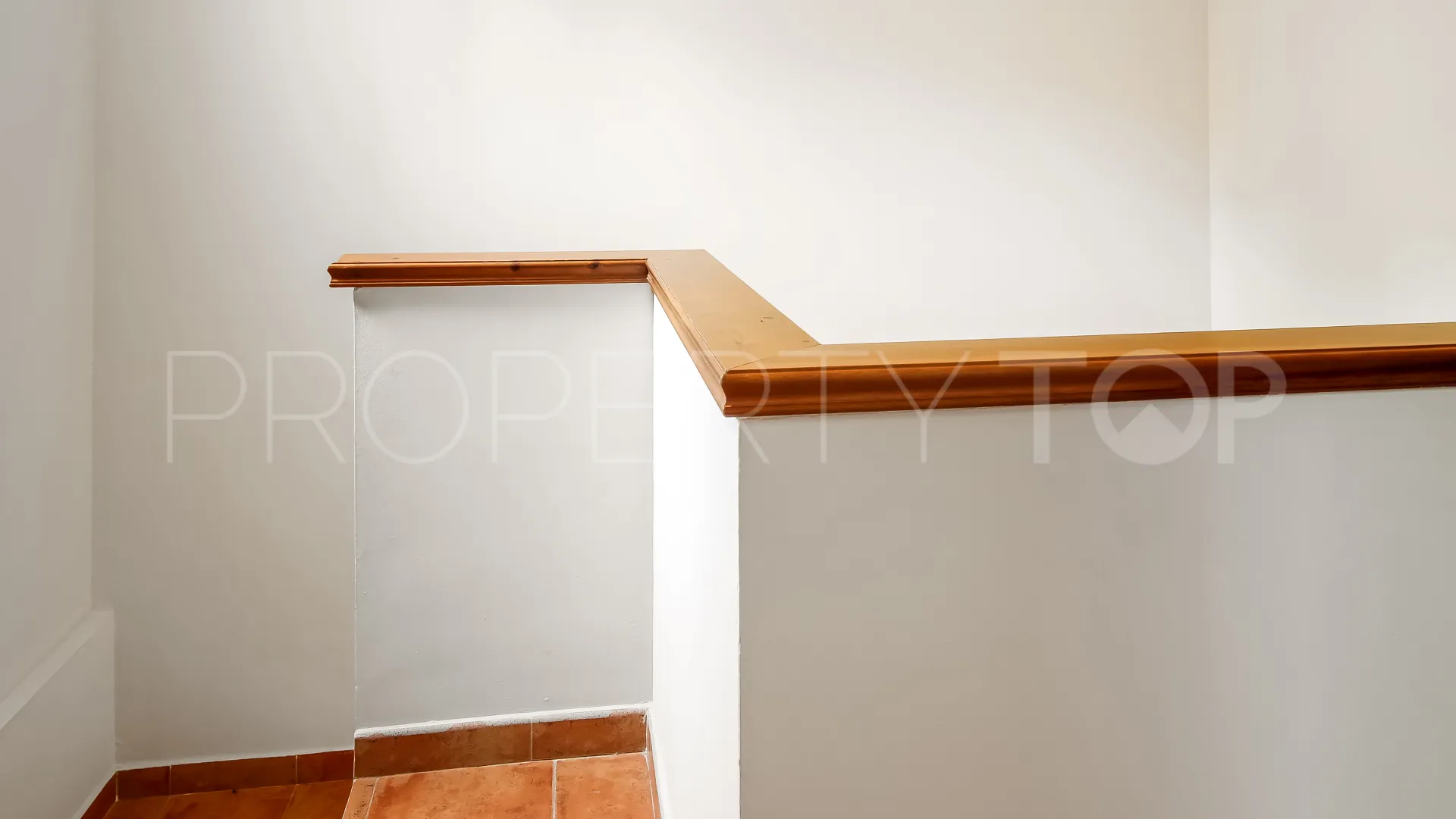 For sale Guaro commercial premises