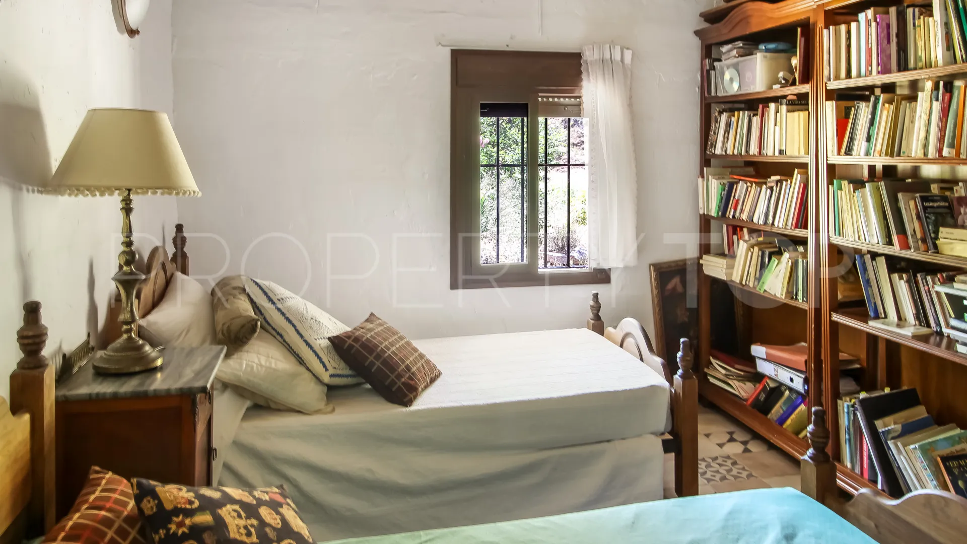 For sale Guaro commercial premises