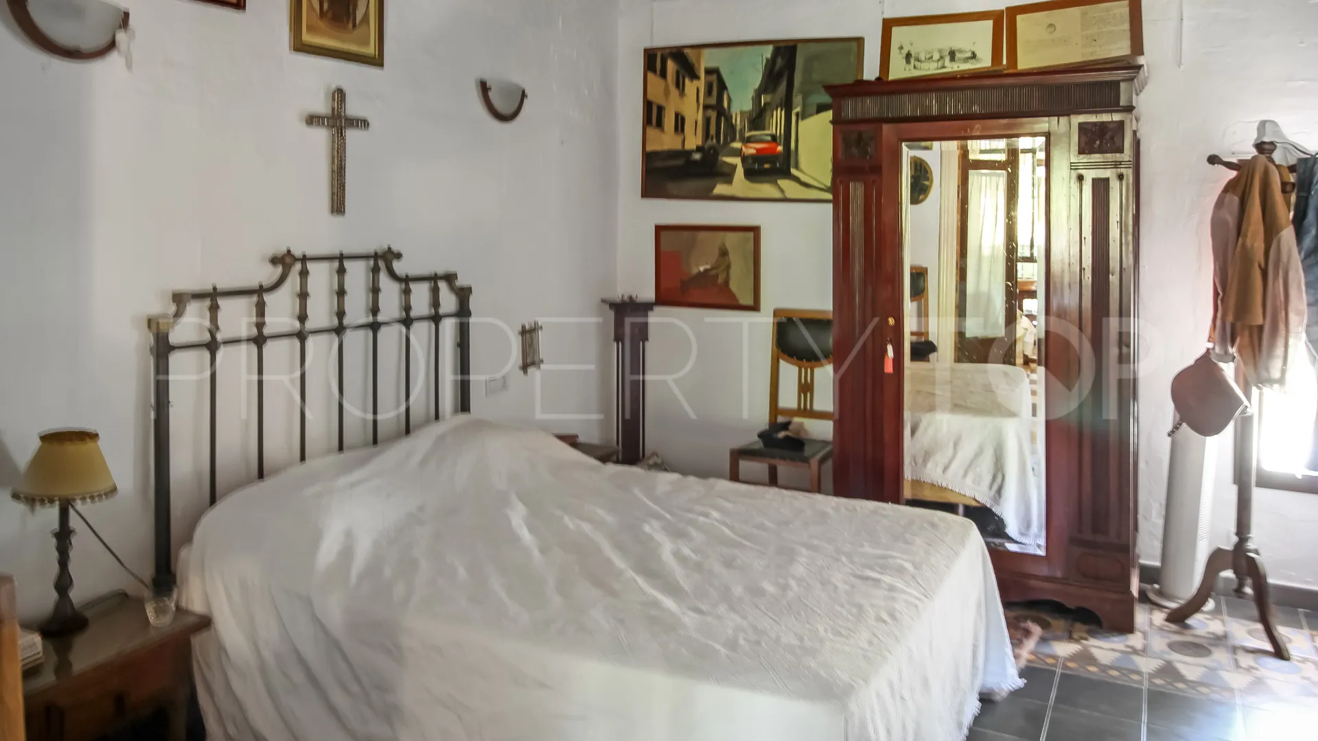 For sale Guaro commercial premises