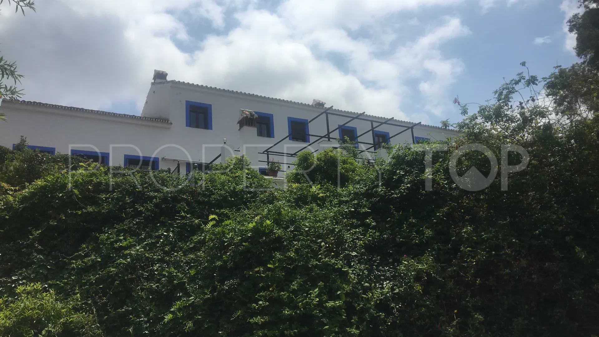 For sale Guaro commercial premises