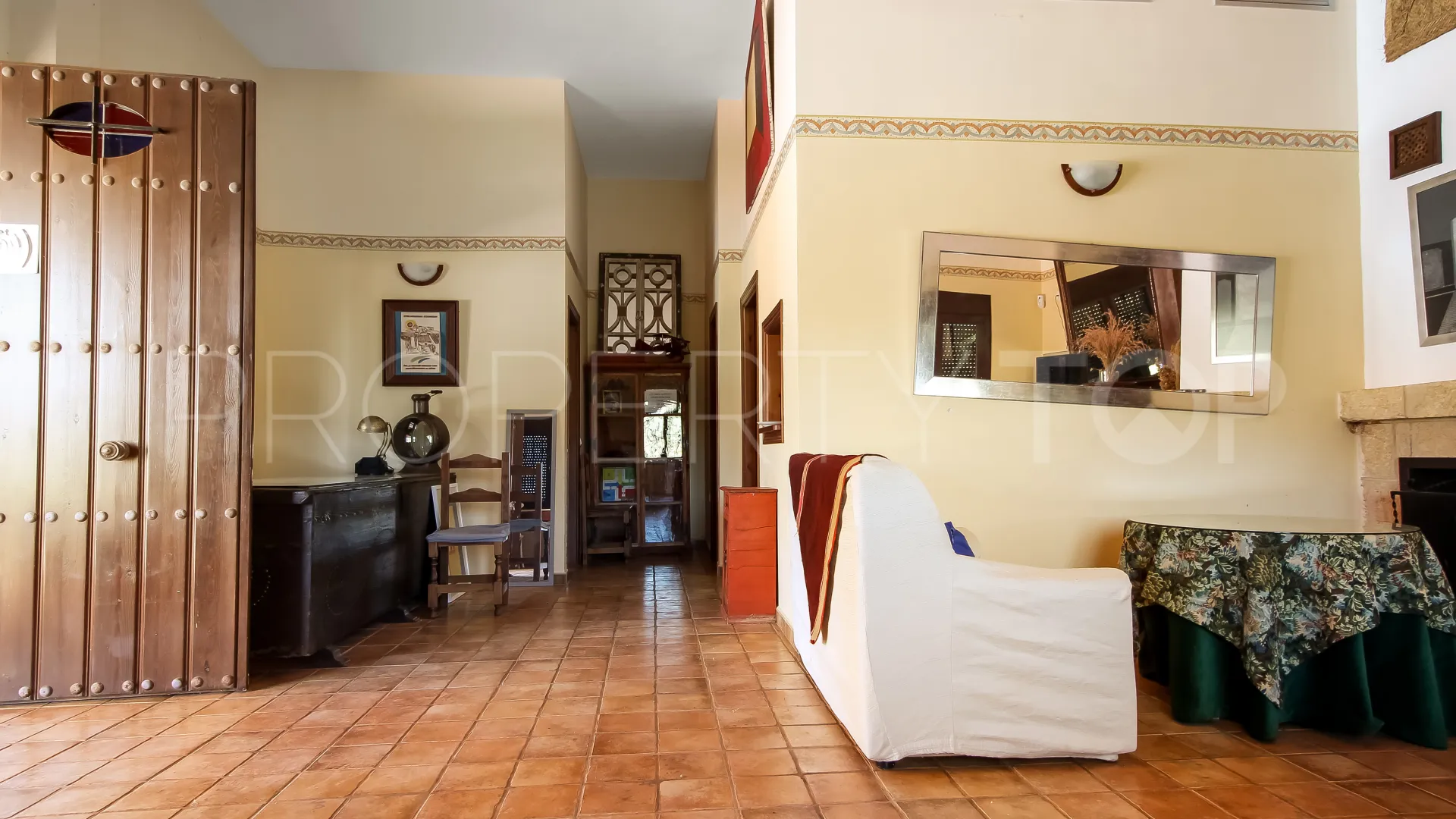 For sale Guaro commercial premises