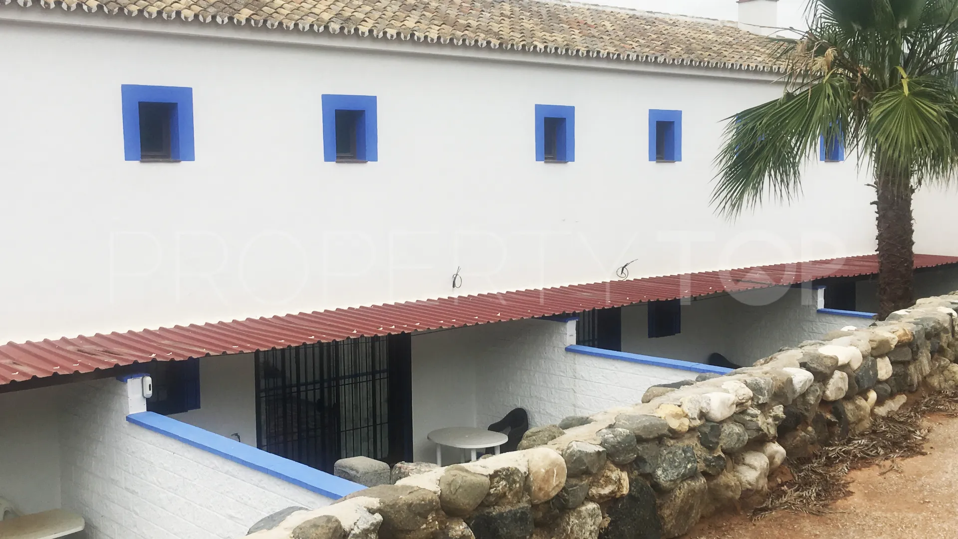 For sale Guaro commercial premises