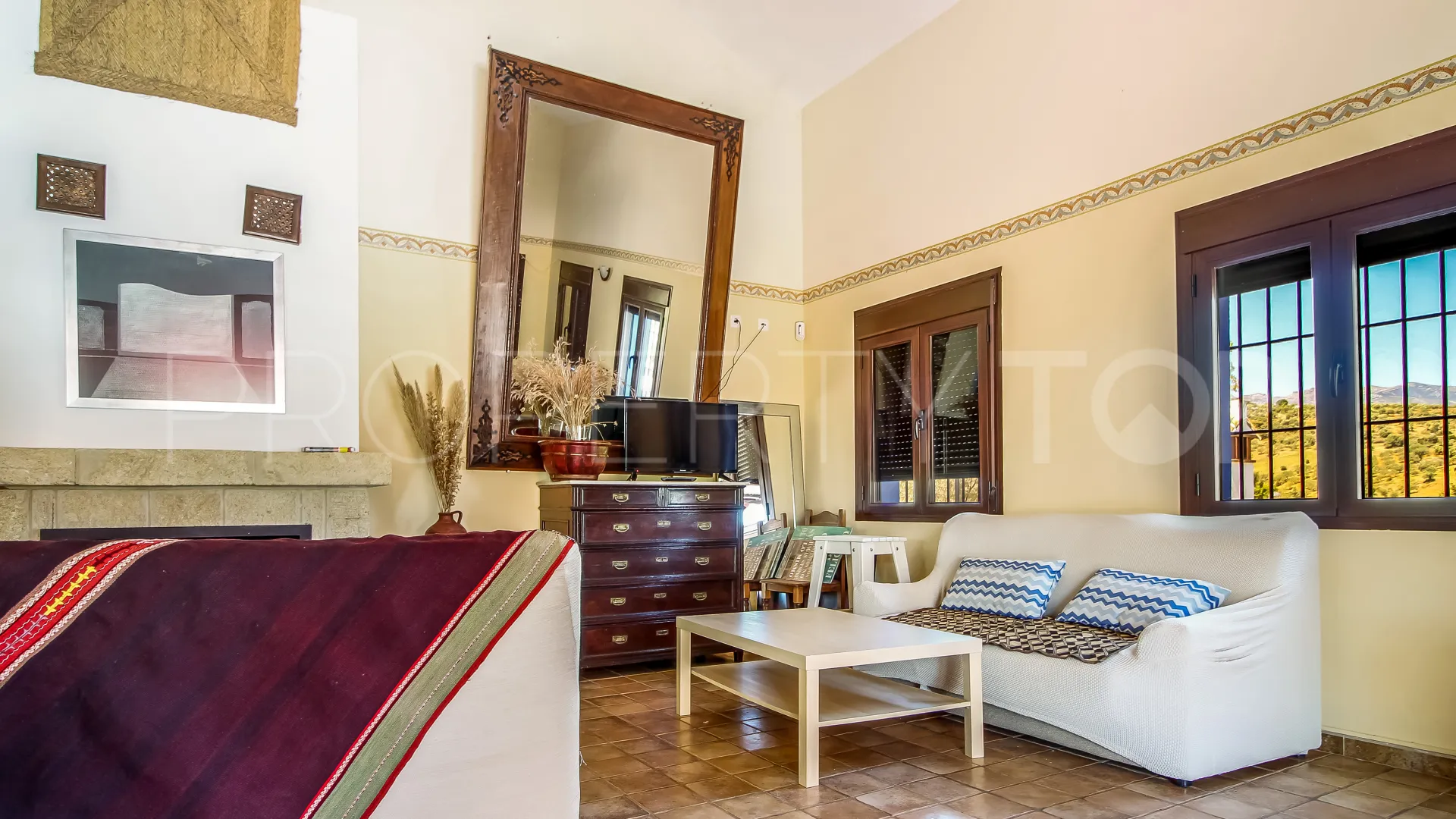 For sale Guaro commercial premises