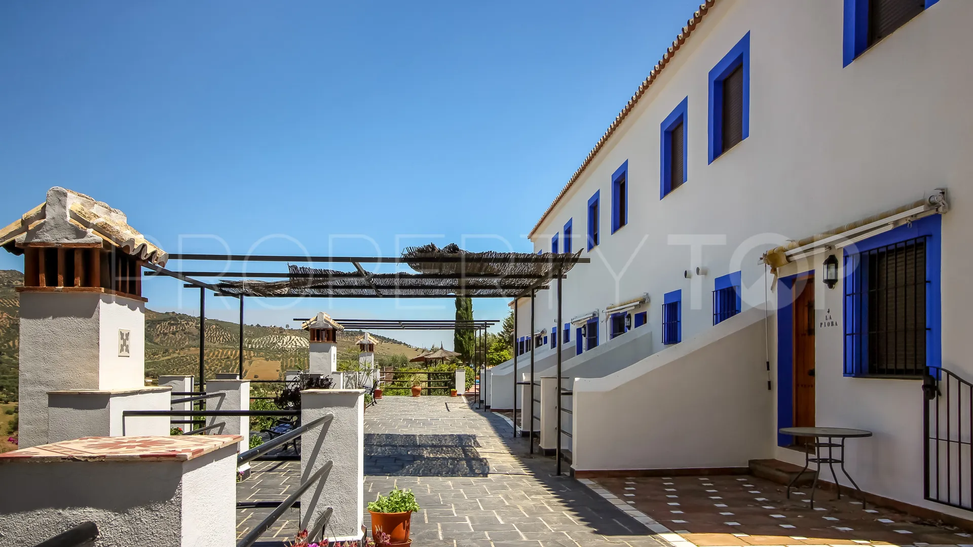 For sale Guaro commercial premises