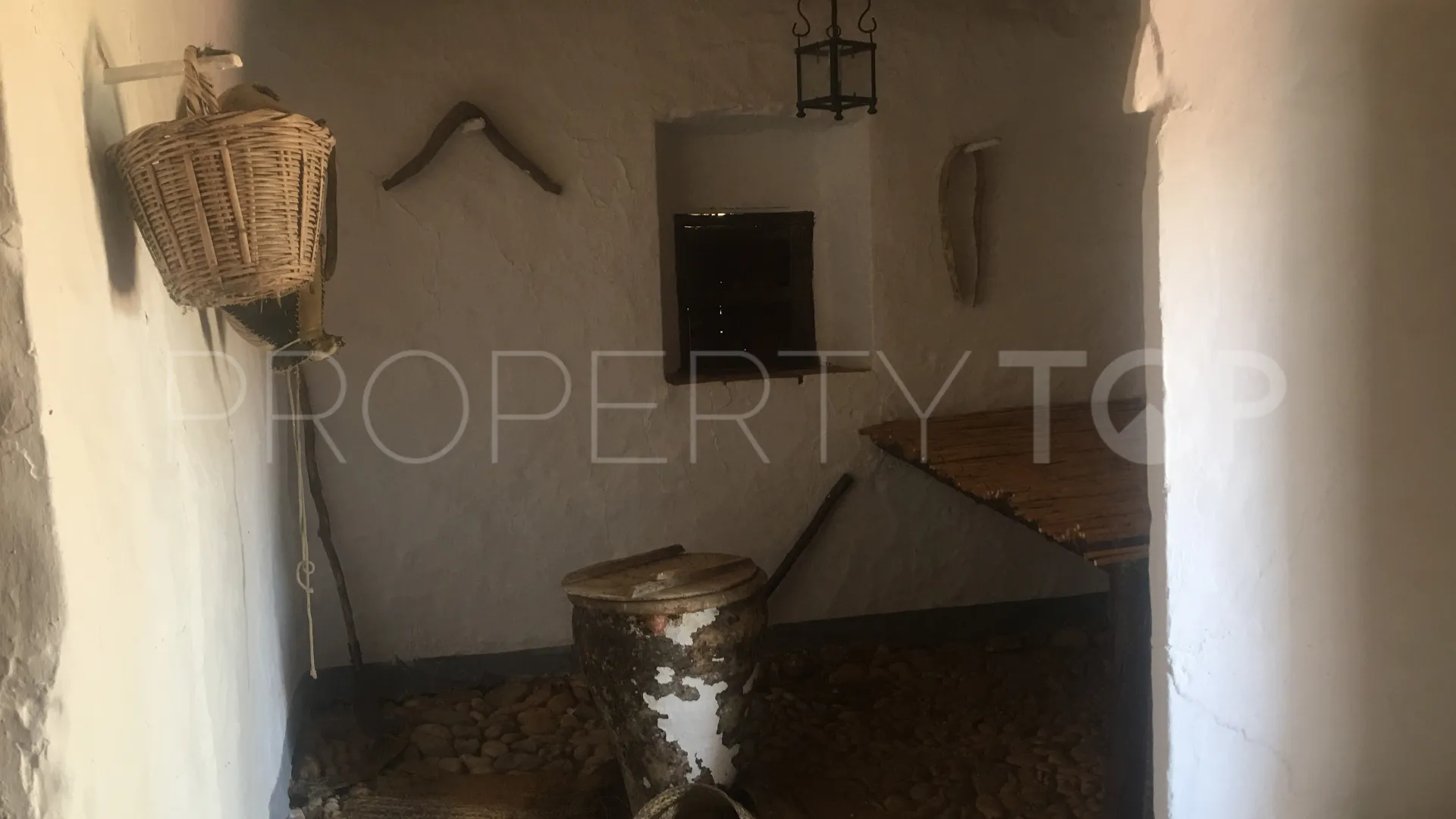 For sale Guaro commercial premises