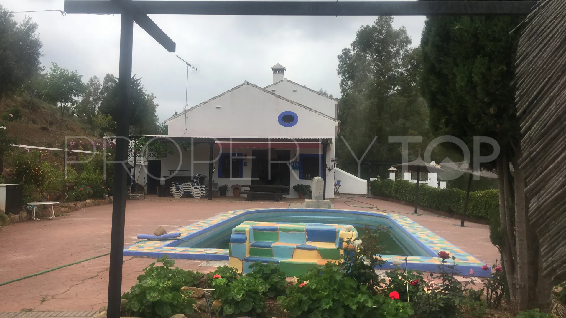For sale Guaro commercial premises